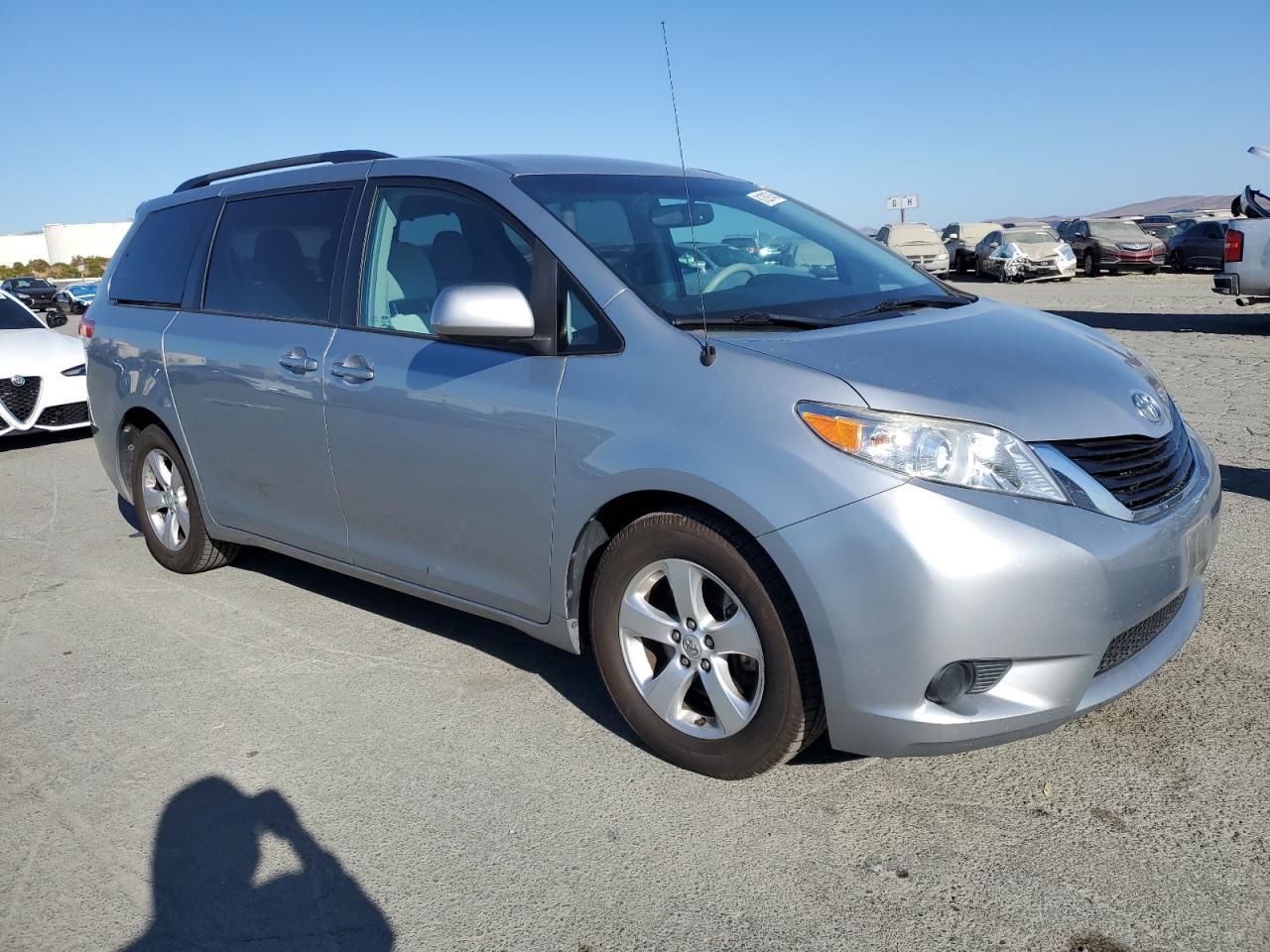 2014 TOYOTA SIENNA