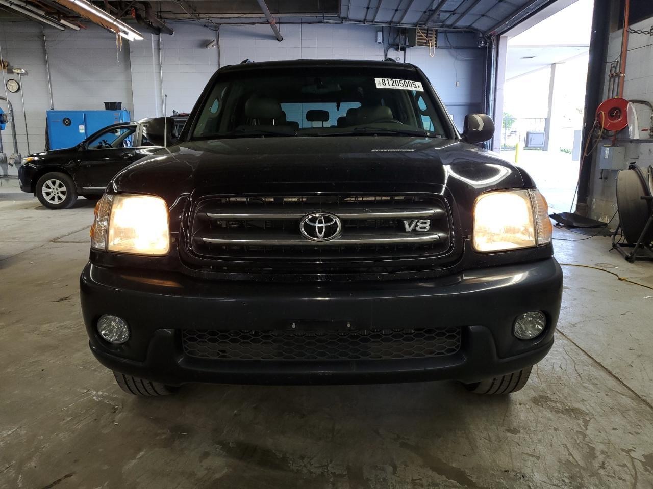 2004 TOYOTA Sequoia