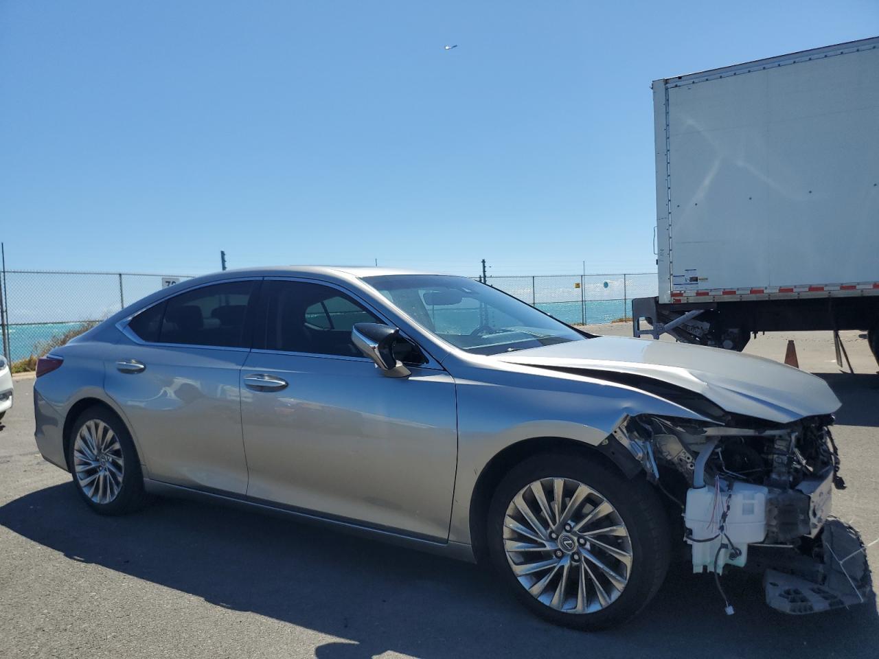 2019 LEXUS Es