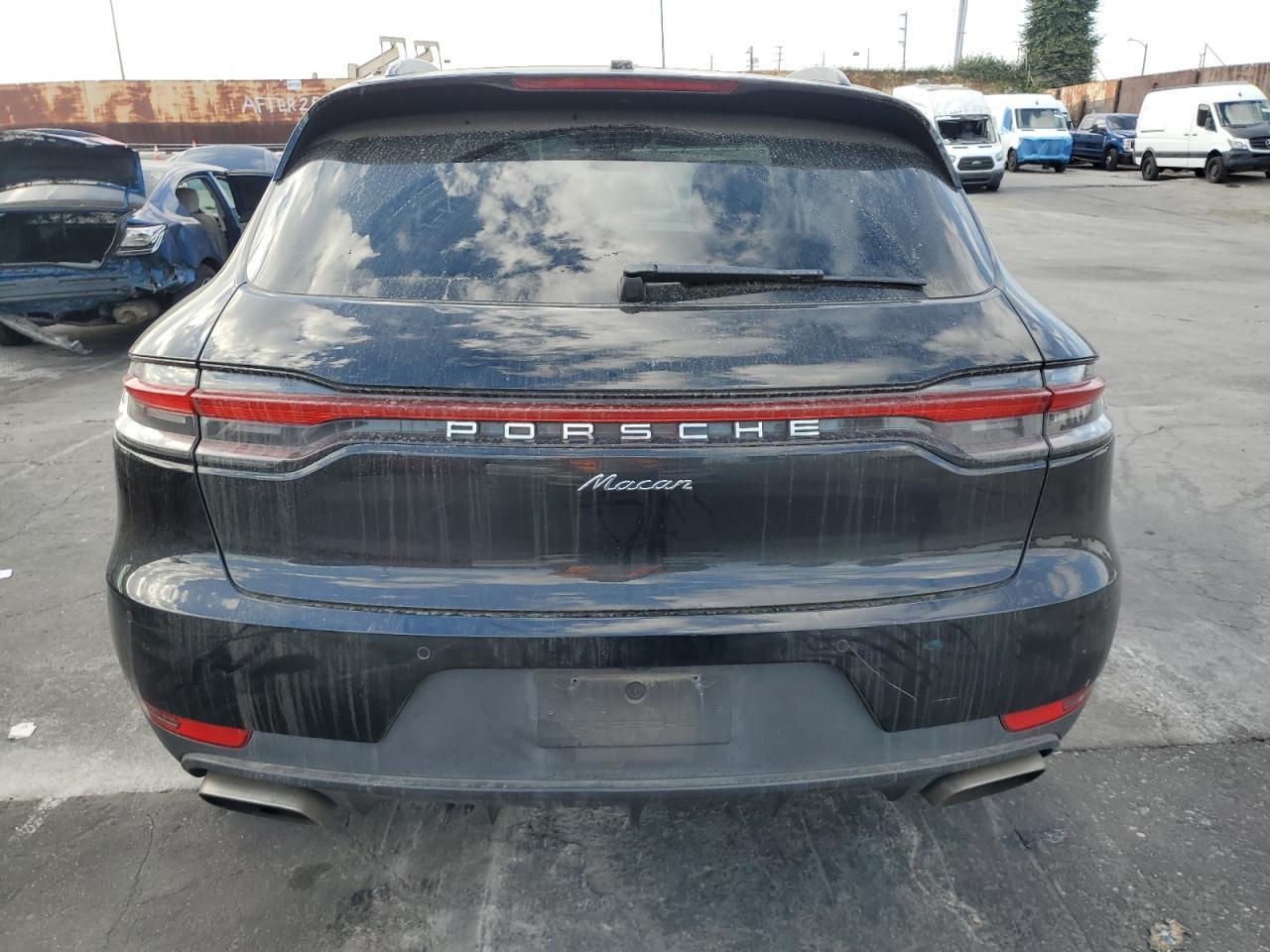 2020 PORSCHE Macan
