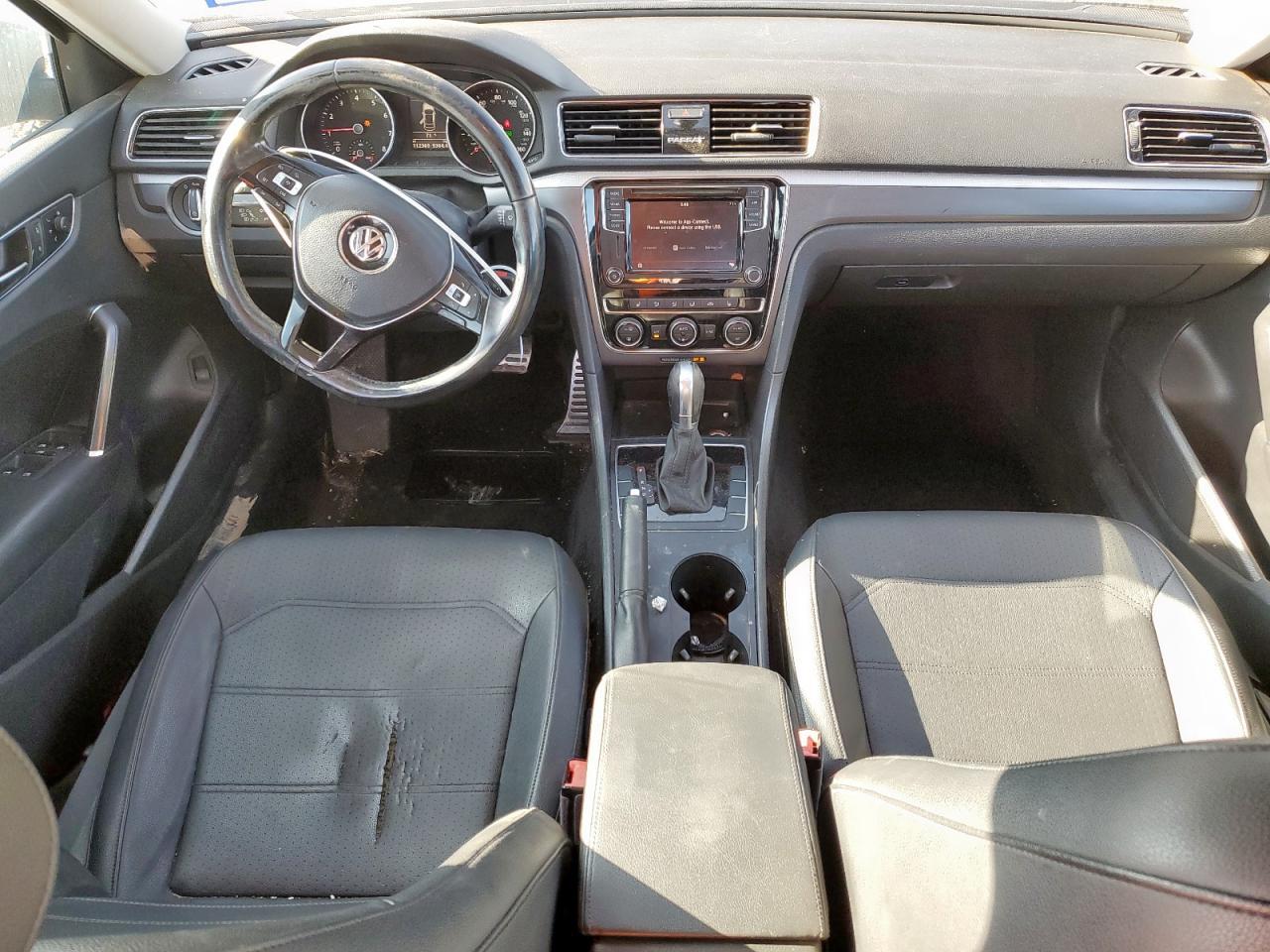 2018 VOLKSWAGEN Passat