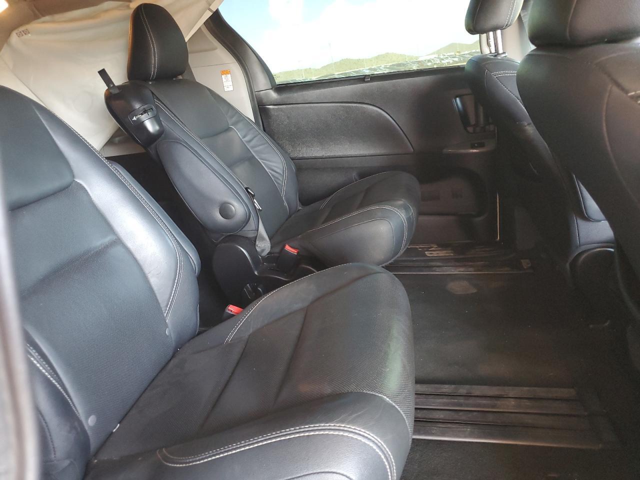 2016 TOYOTA SIENNA