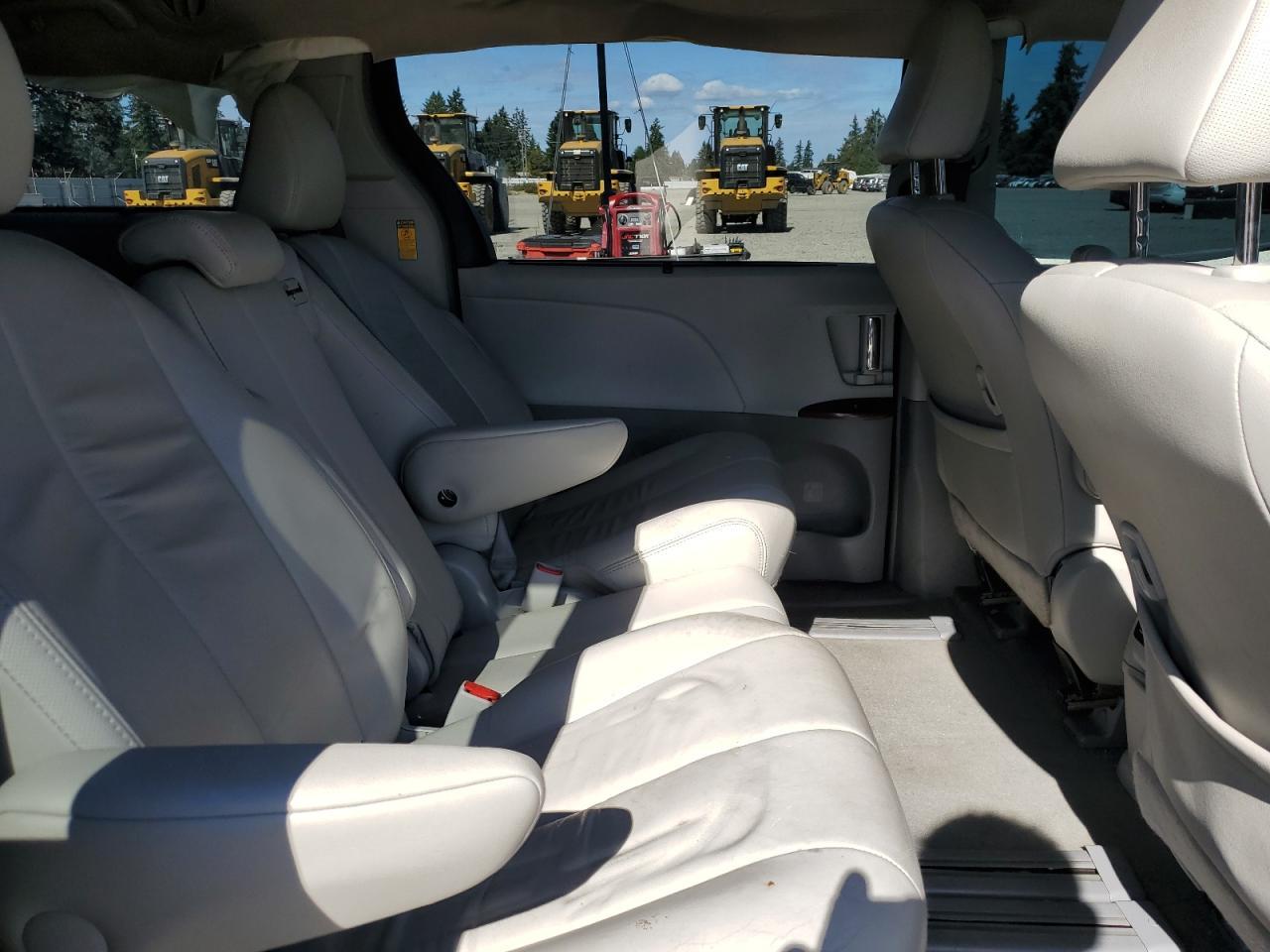 2014 TOYOTA SIENNA