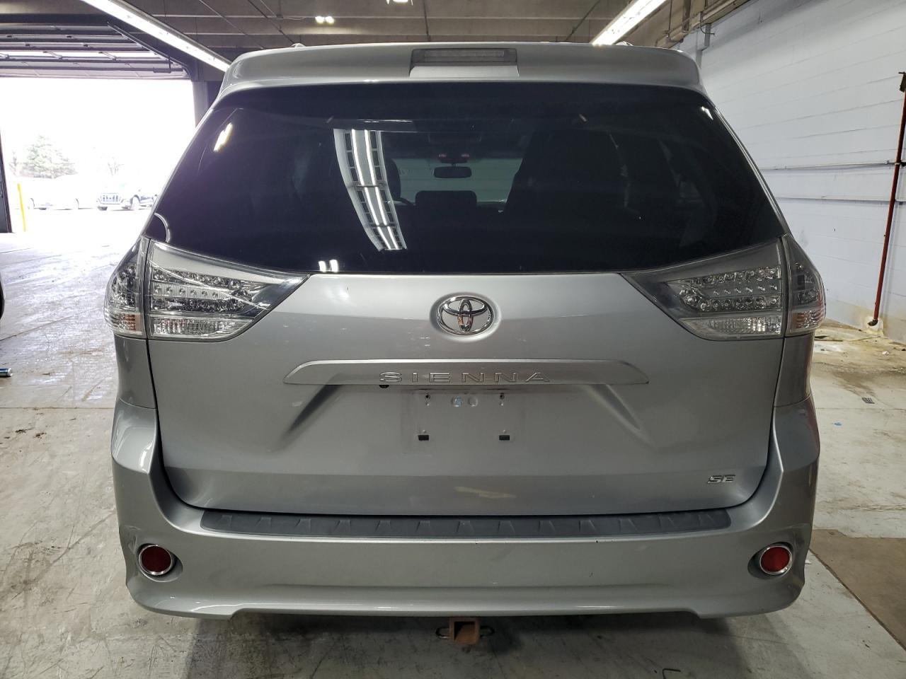 2015 TOYOTA SIENNA