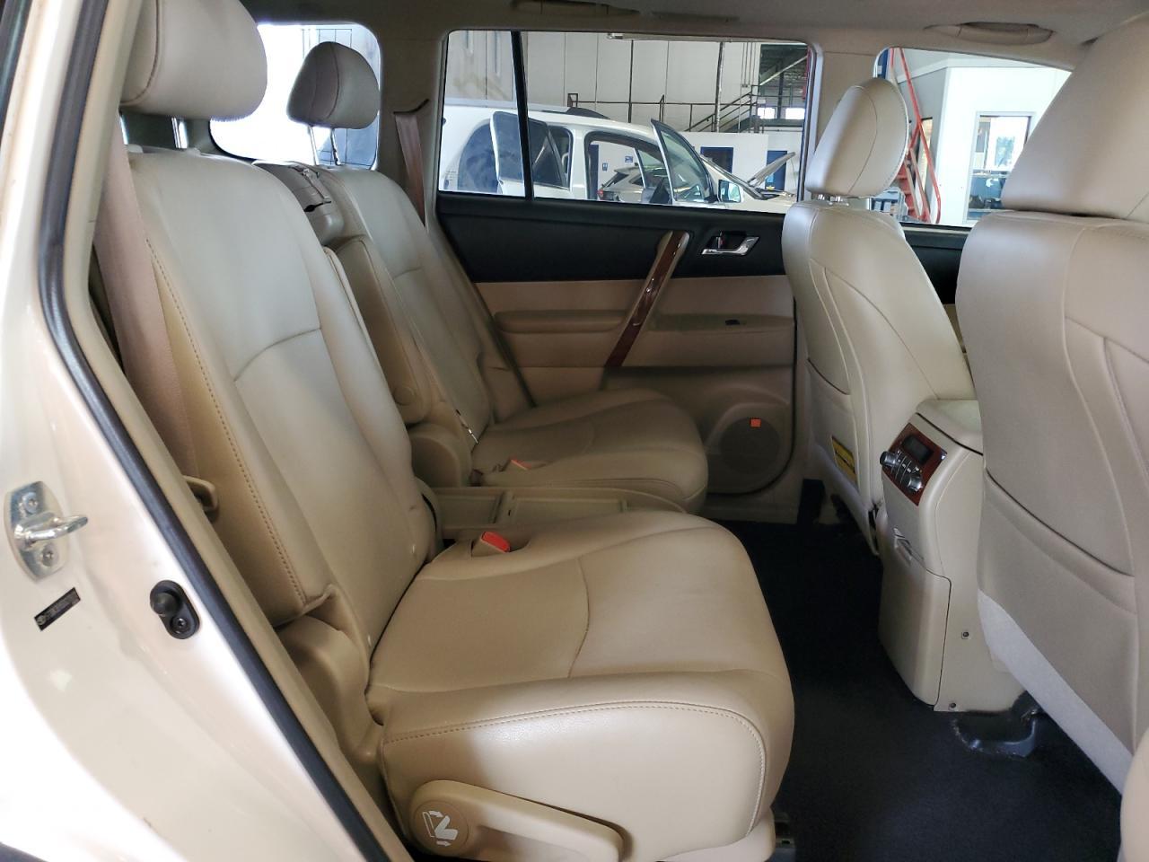 2013 TOYOTA HIGHLANDER
