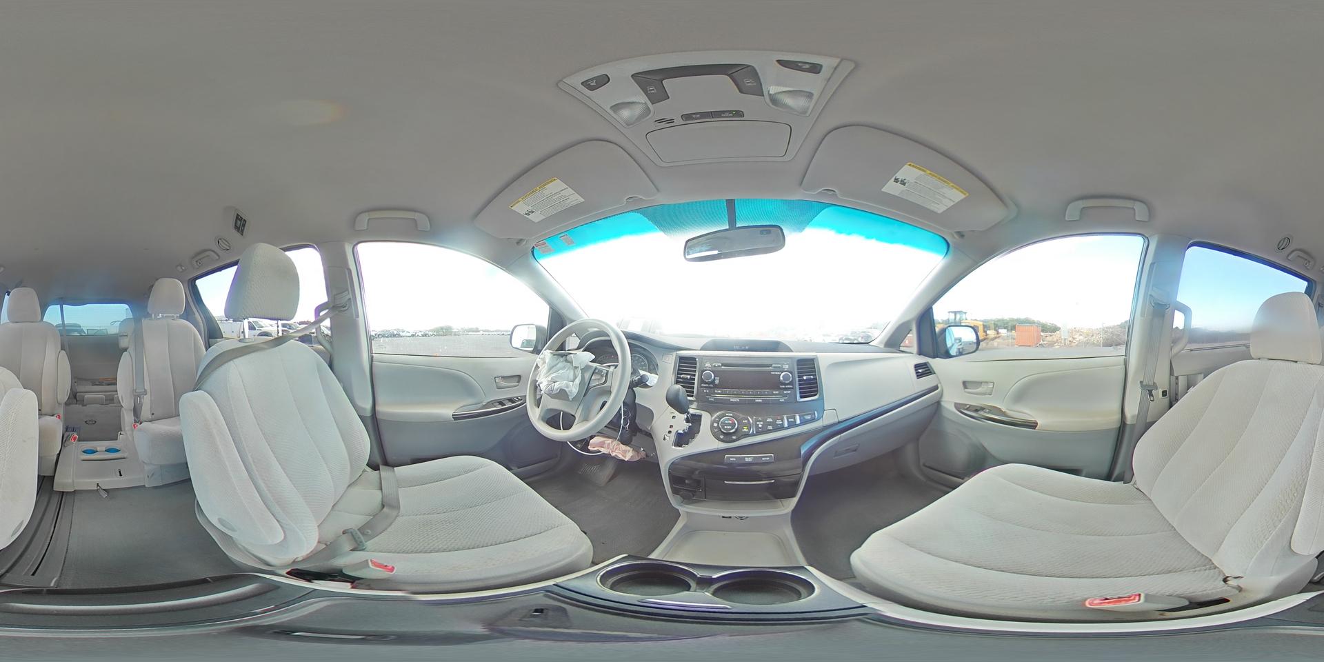 2013 TOYOTA SIENNA