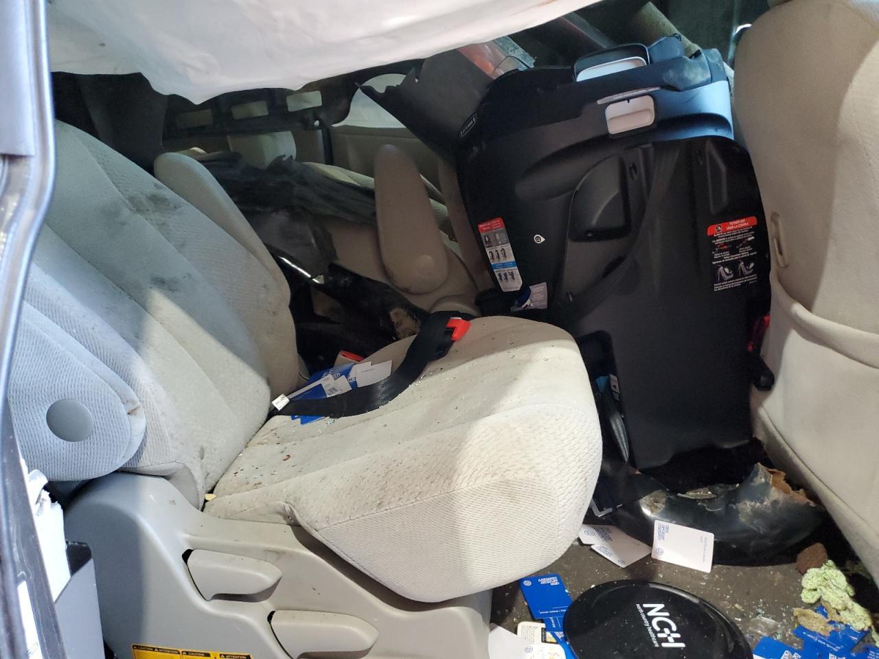 2011 TOYOTA SIENNA