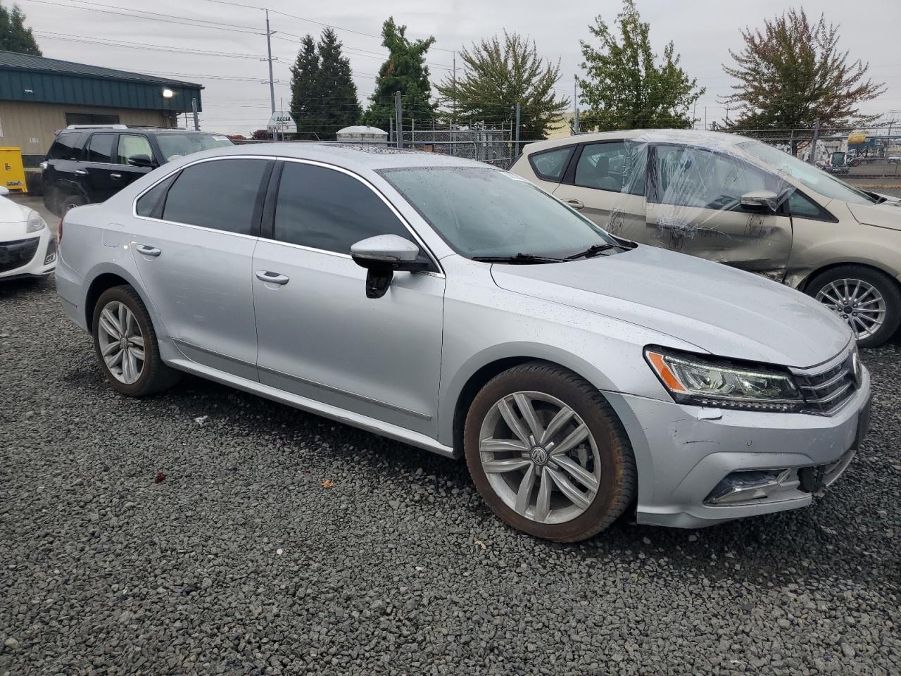 2017 VOLKSWAGEN Passat