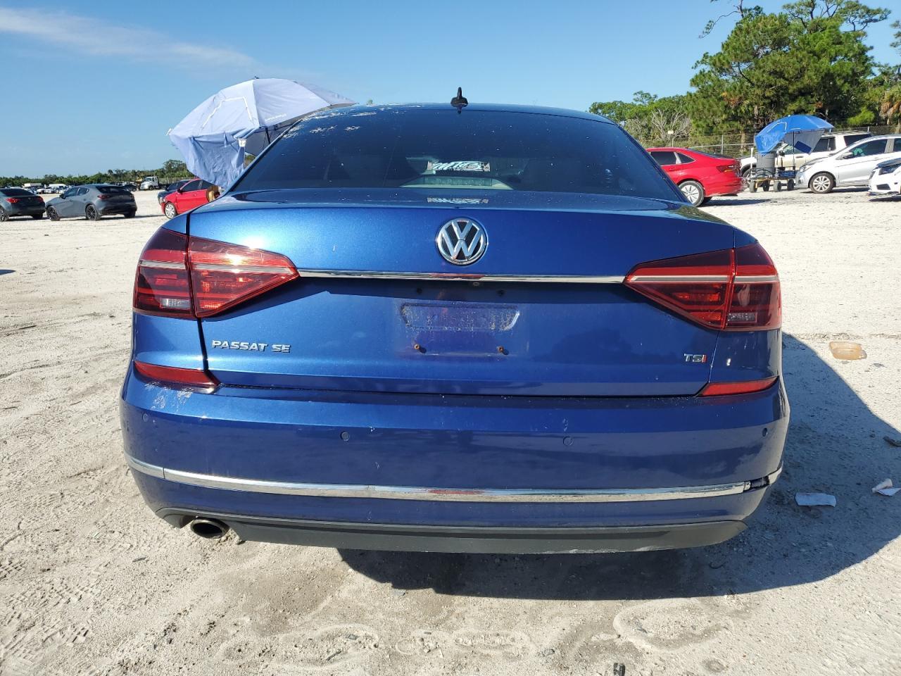 2017 VOLKSWAGEN Passat