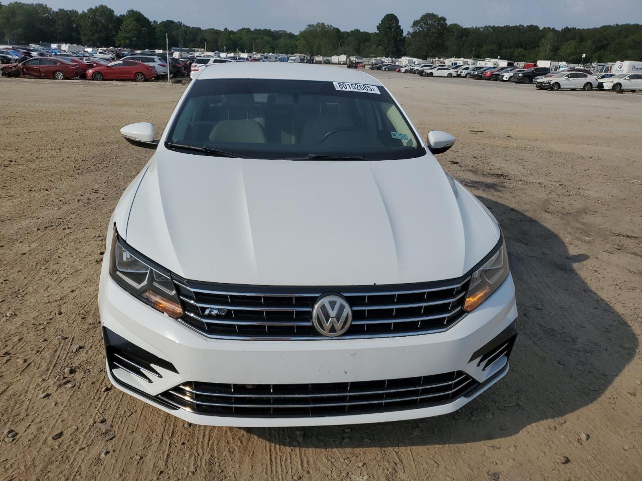 2017 VOLKSWAGEN Passat