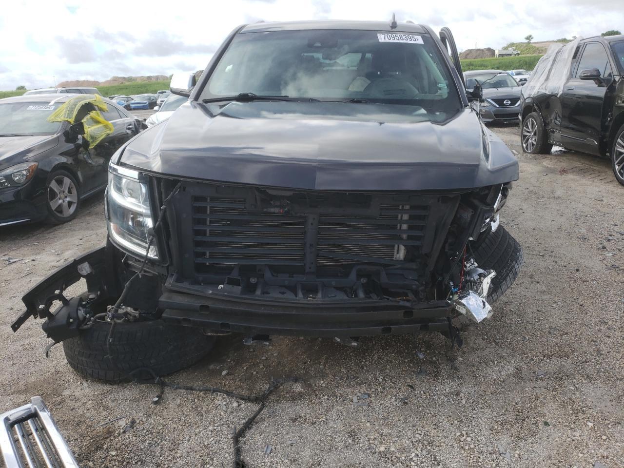 2017 CHEVROLET Suburban