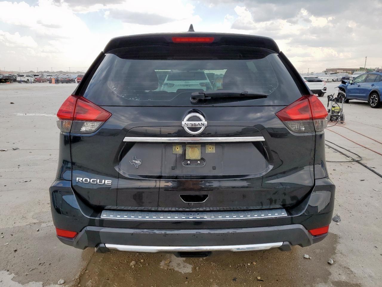 2017 NISSAN ROGUE