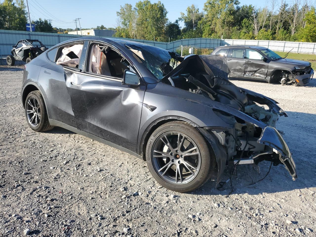 2025 TESLA MODEL Y