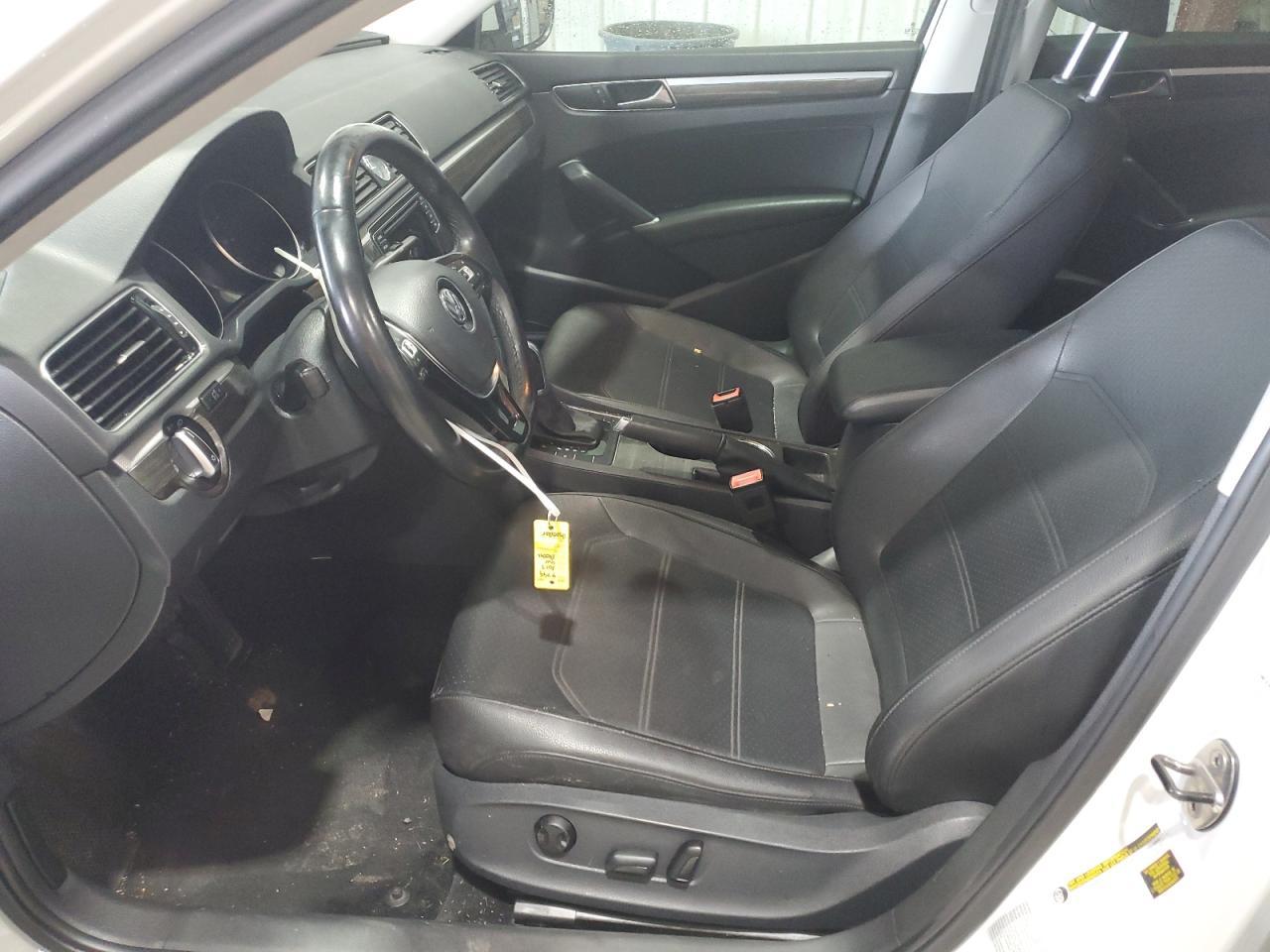 2017 VOLKSWAGEN Passat