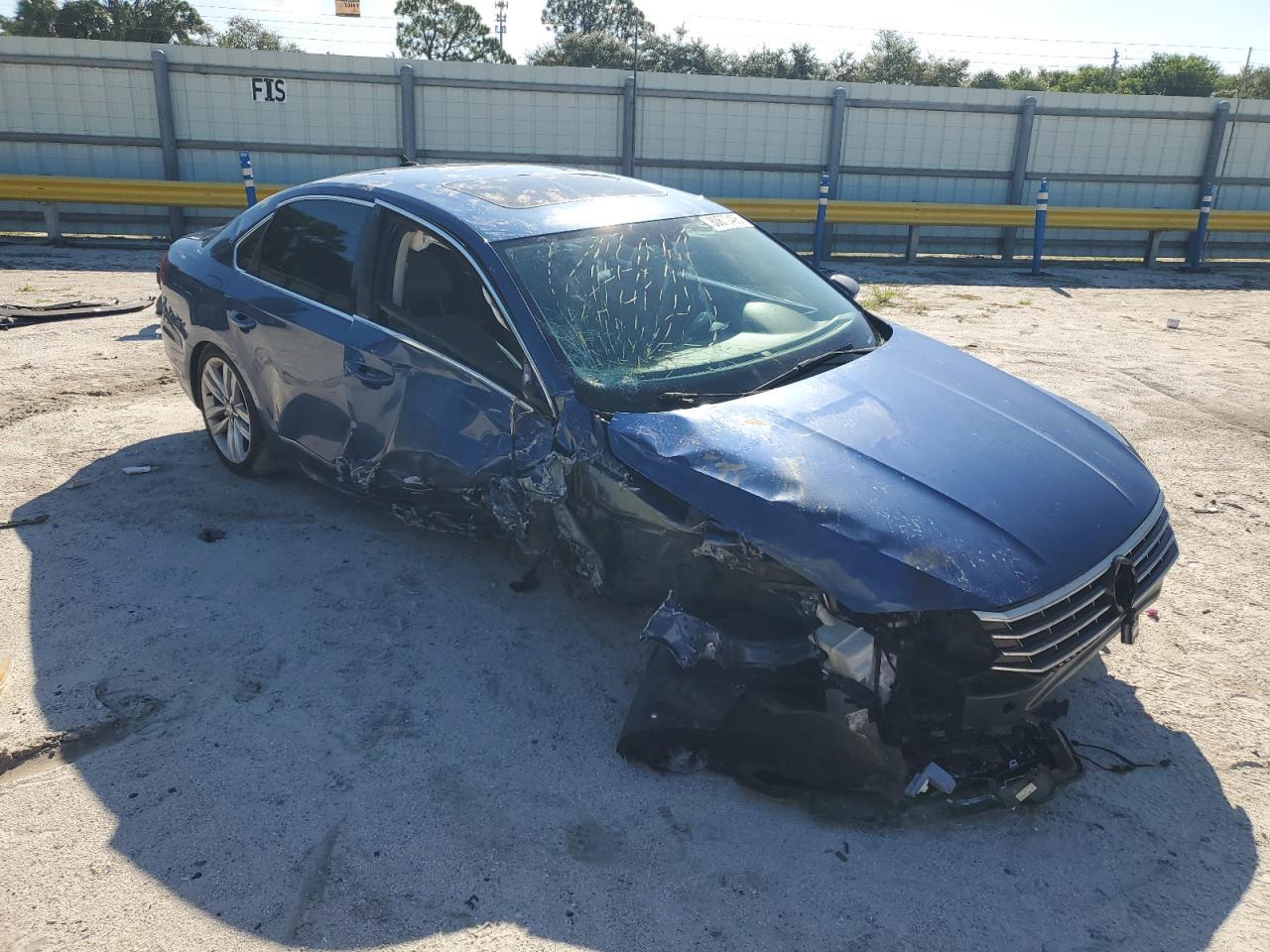 2017 VOLKSWAGEN Passat