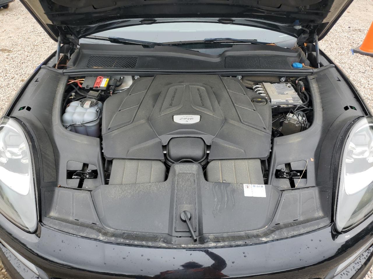 2021 PORSCHE CAYENNE