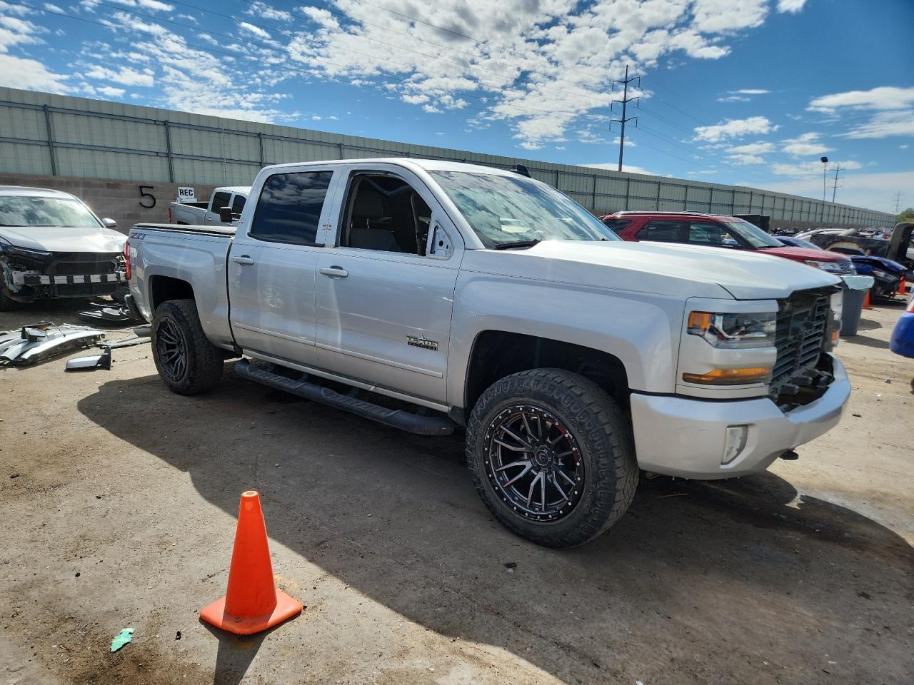 2018 CHEVROLET Silverado