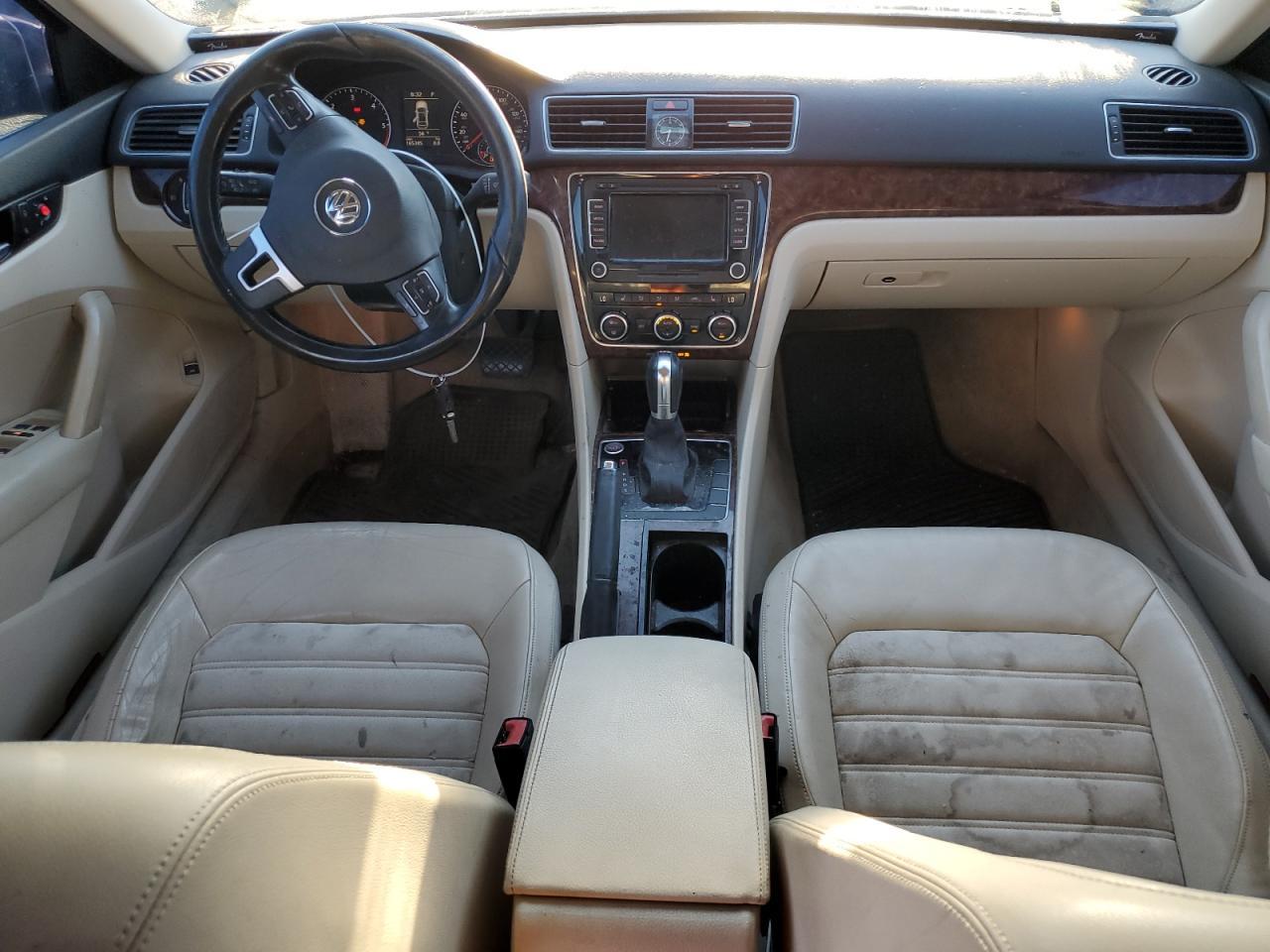 2012 VOLKSWAGEN Passat