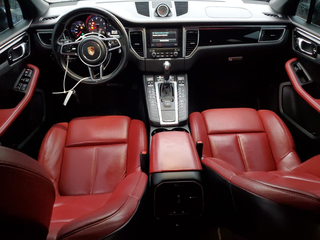 2018 PORSCHE Macan