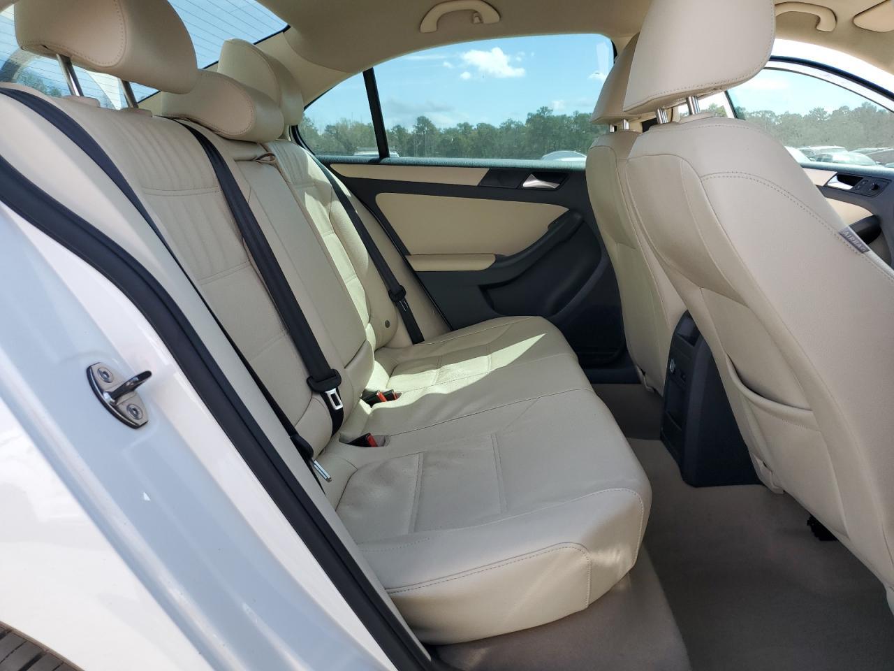 2011 VOLKSWAGEN JETTA