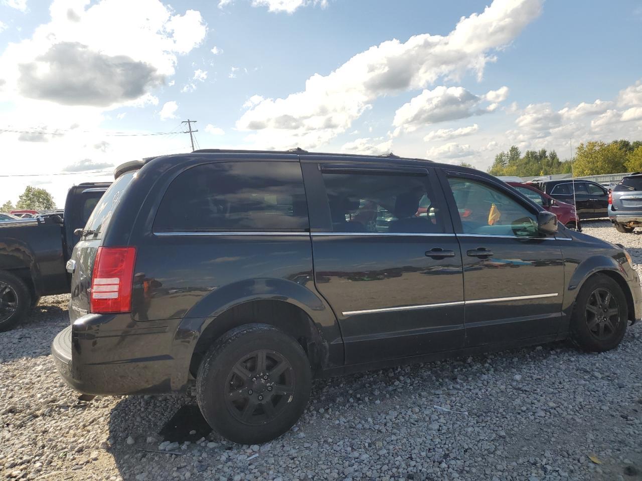2010 CHRYSLER Town & Country
