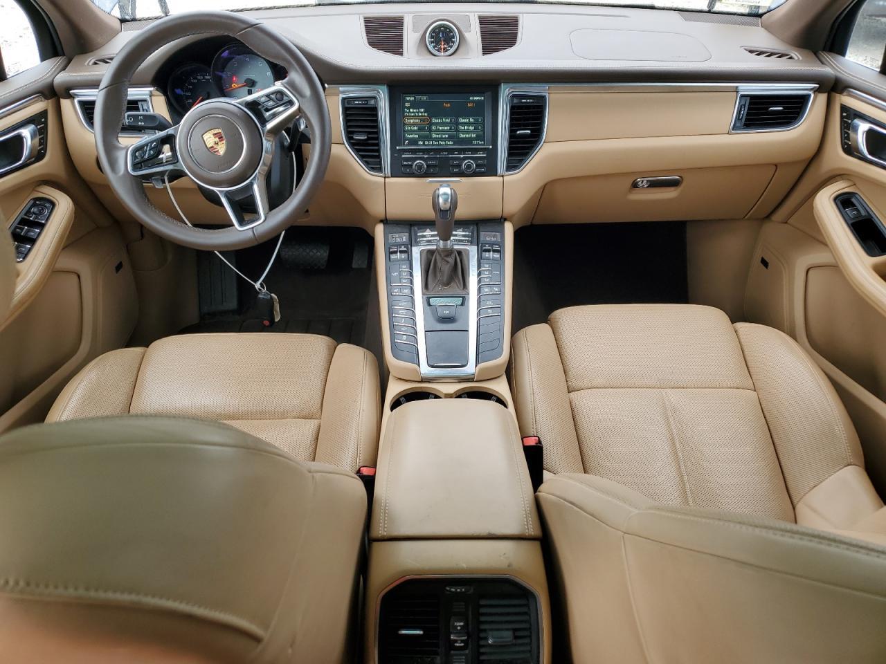 2016 PORSCHE Macan