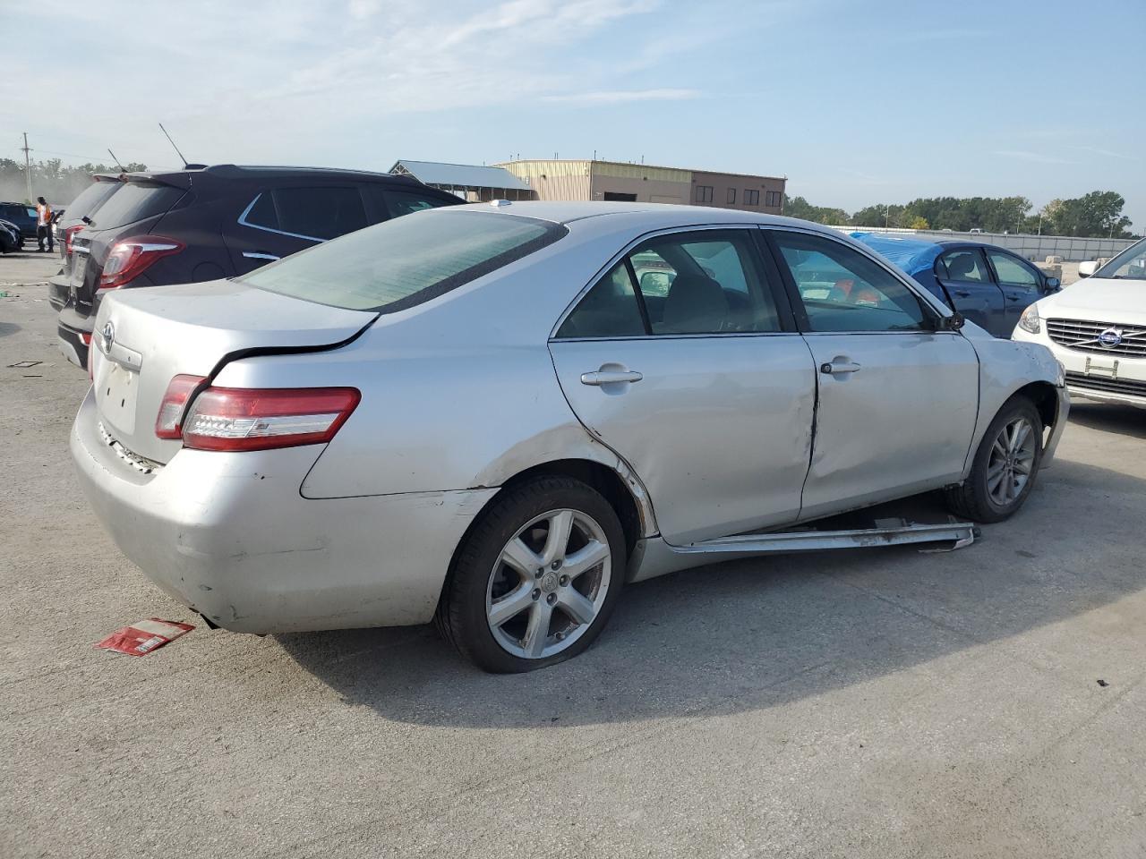 2011 TOYOTA CAMRY