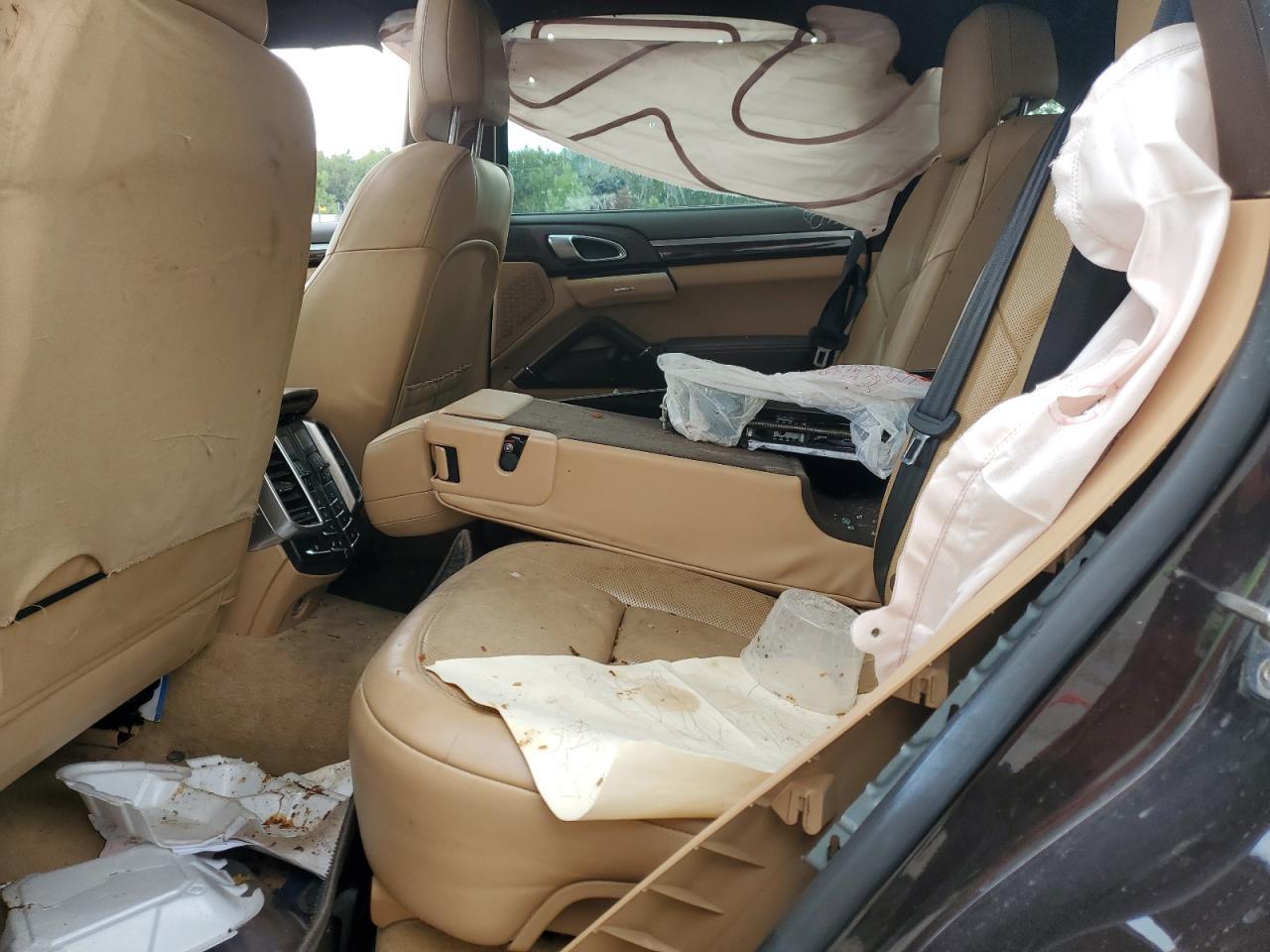 2017 PORSCHE CAYENNE