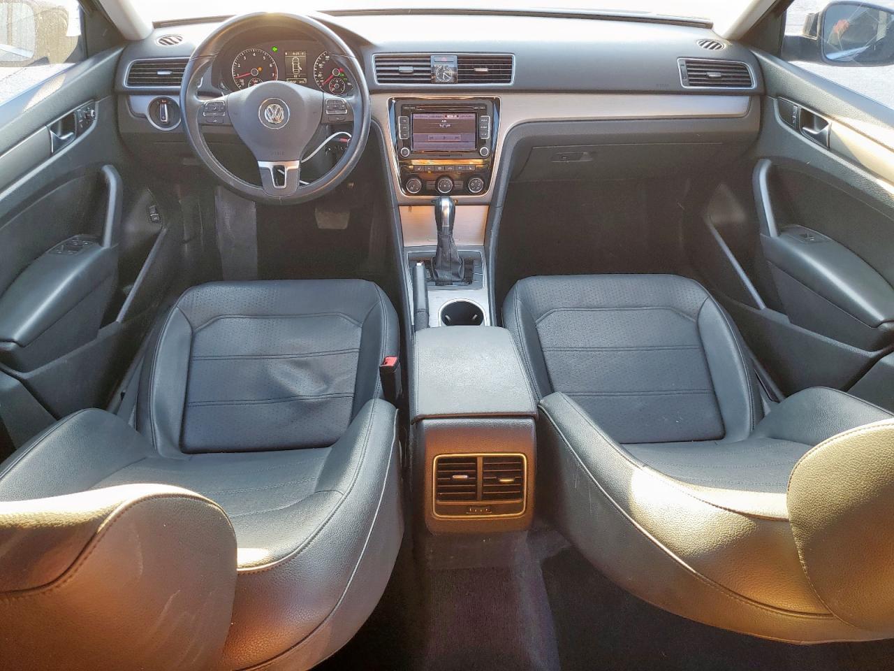 2014 VOLKSWAGEN Passat