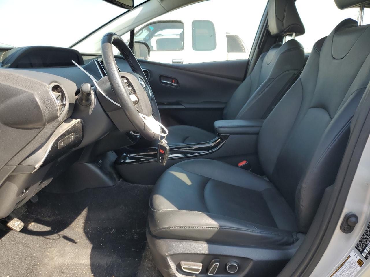 2016 TOYOTA PRIUS