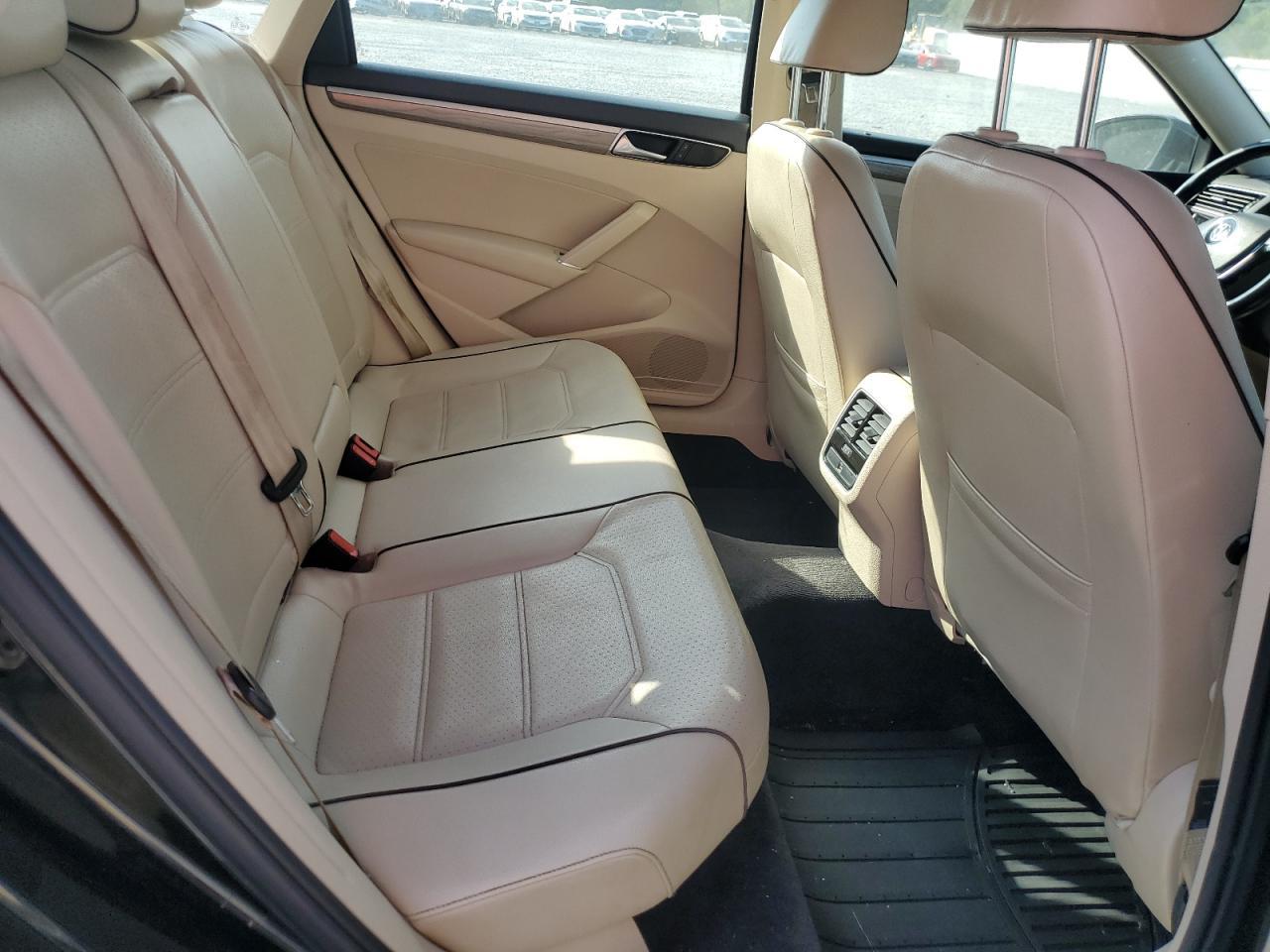 2016 VOLKSWAGEN Passat