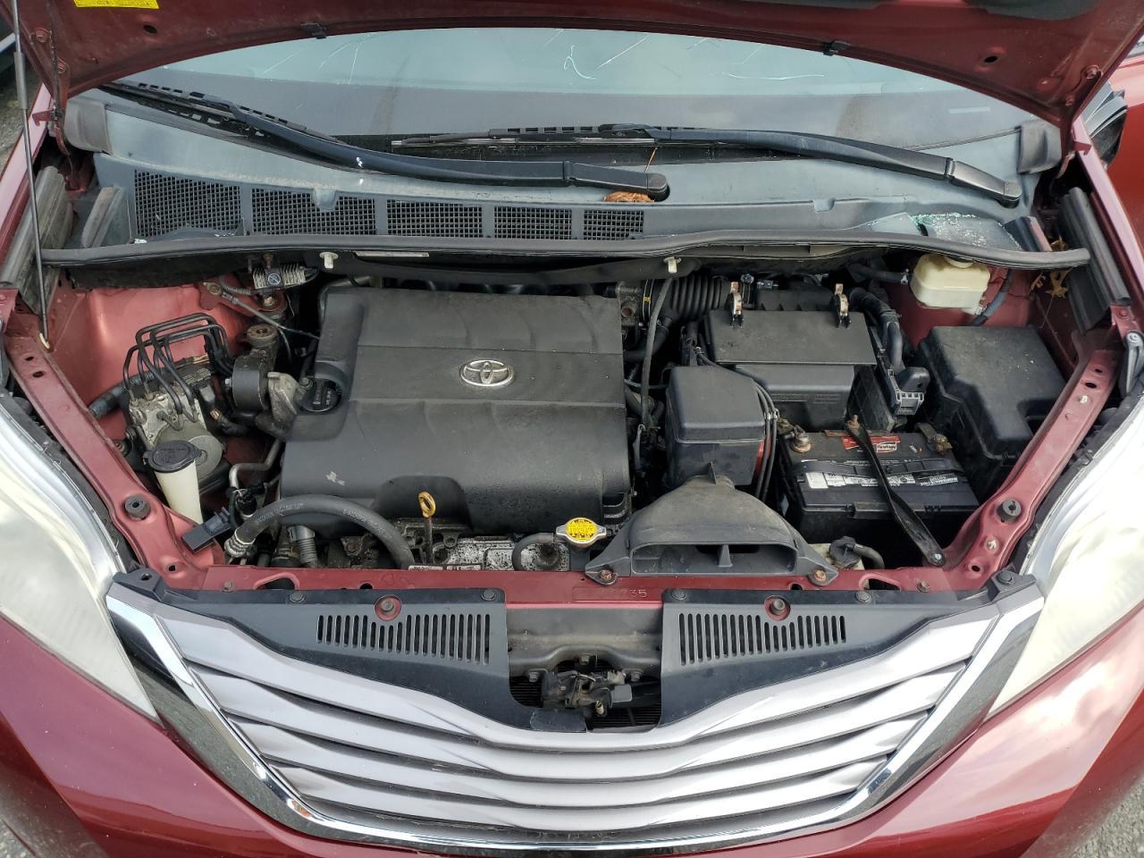 2016 TOYOTA SIENNA