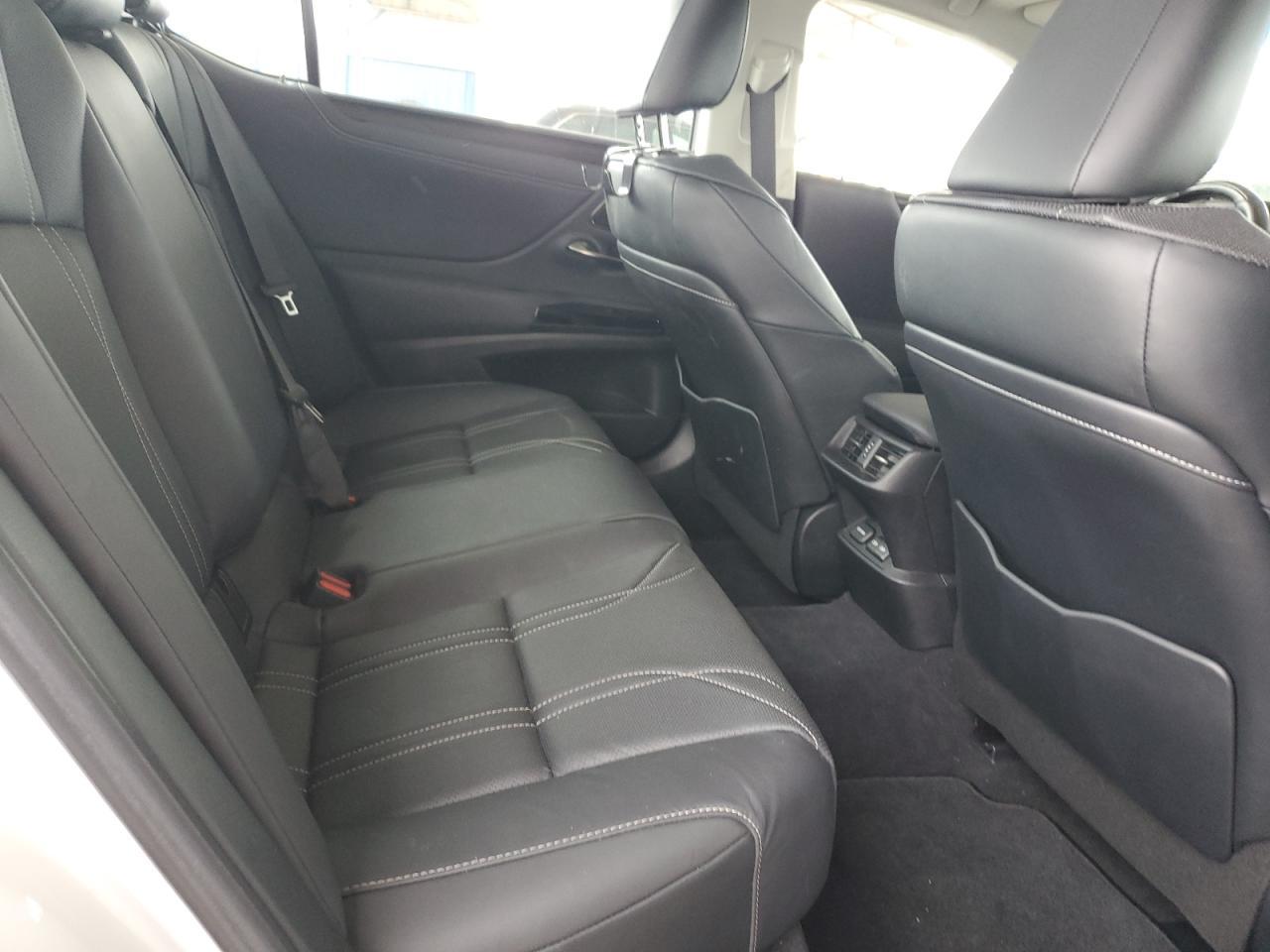 2024 LEXUS Es