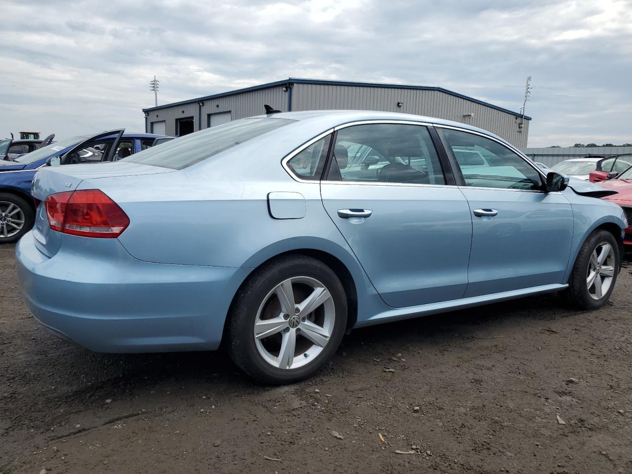 2013 VOLKSWAGEN Passat
