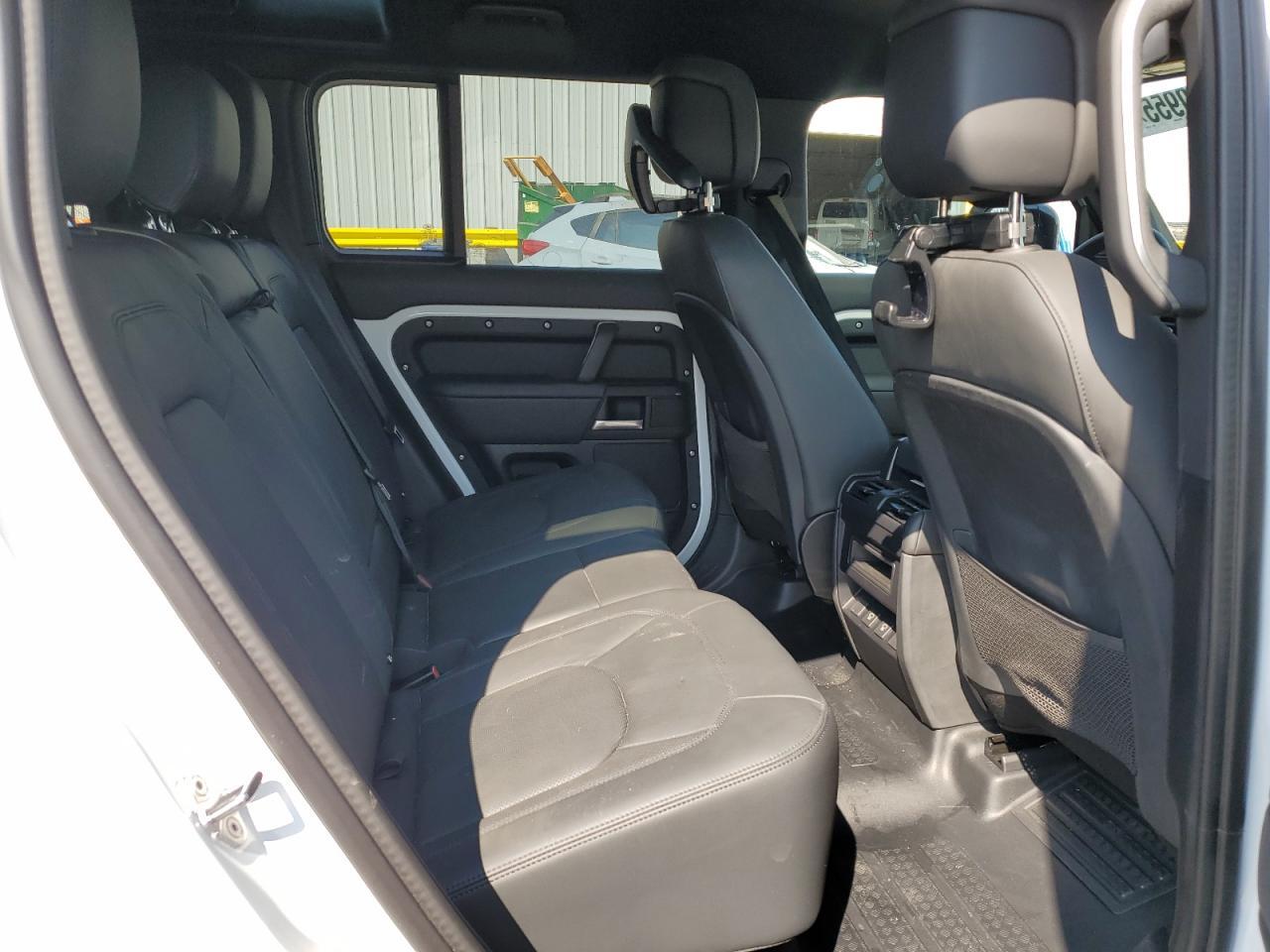 2025 LAND ROVER Defender