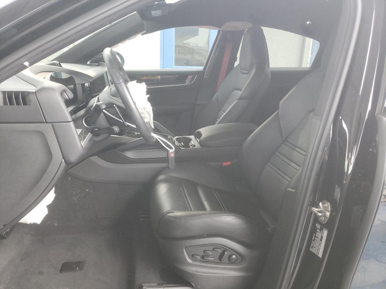 2025 PORSCHE CAYENNE