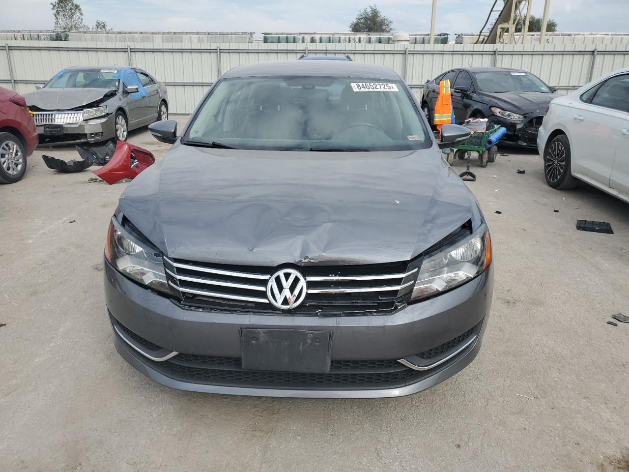 2012 VOLKSWAGEN Passat