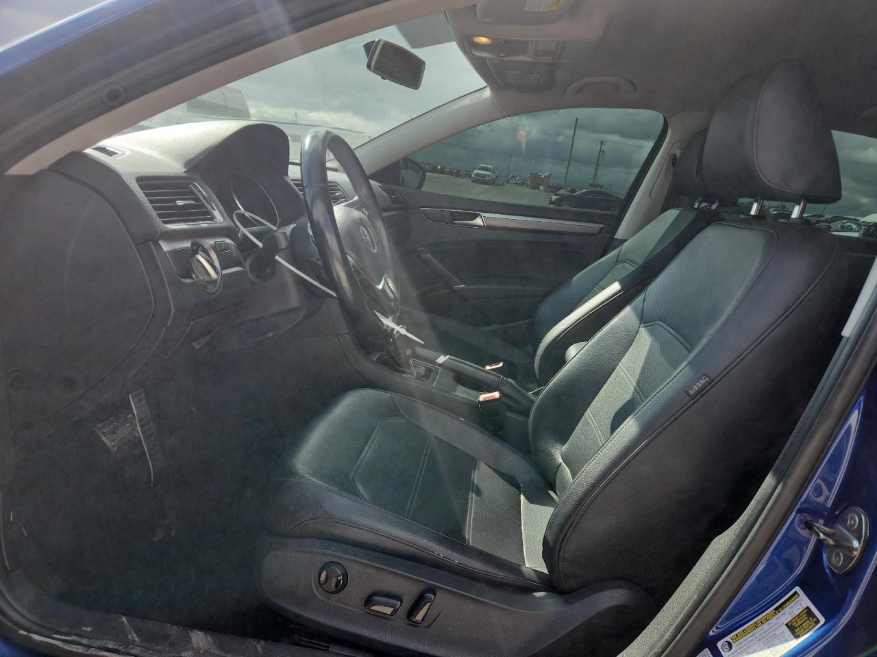2017 VOLKSWAGEN Passat