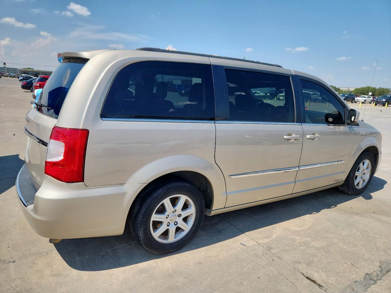 2012 CHRYSLER Town & Country