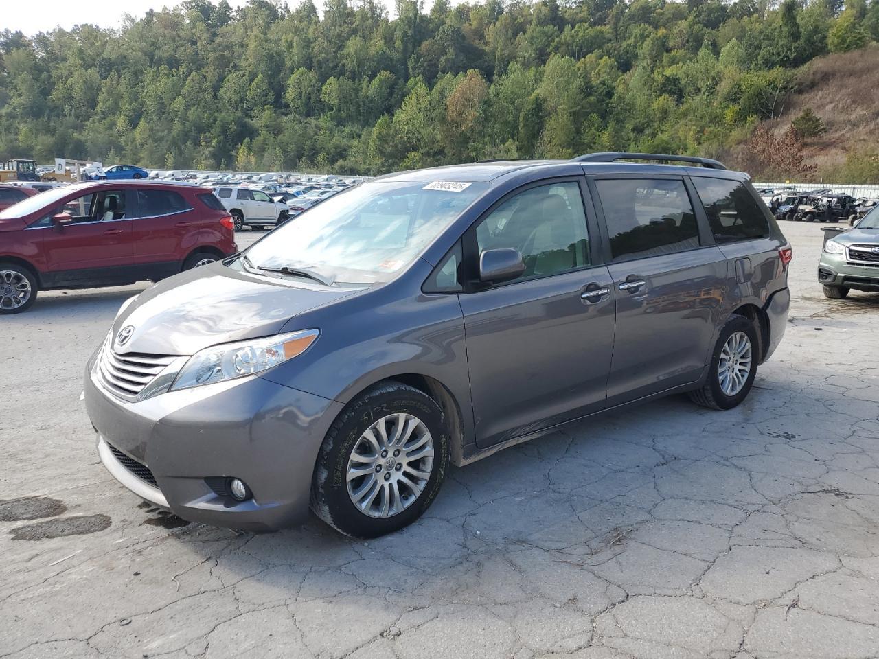 2015 TOYOTA SIENNA