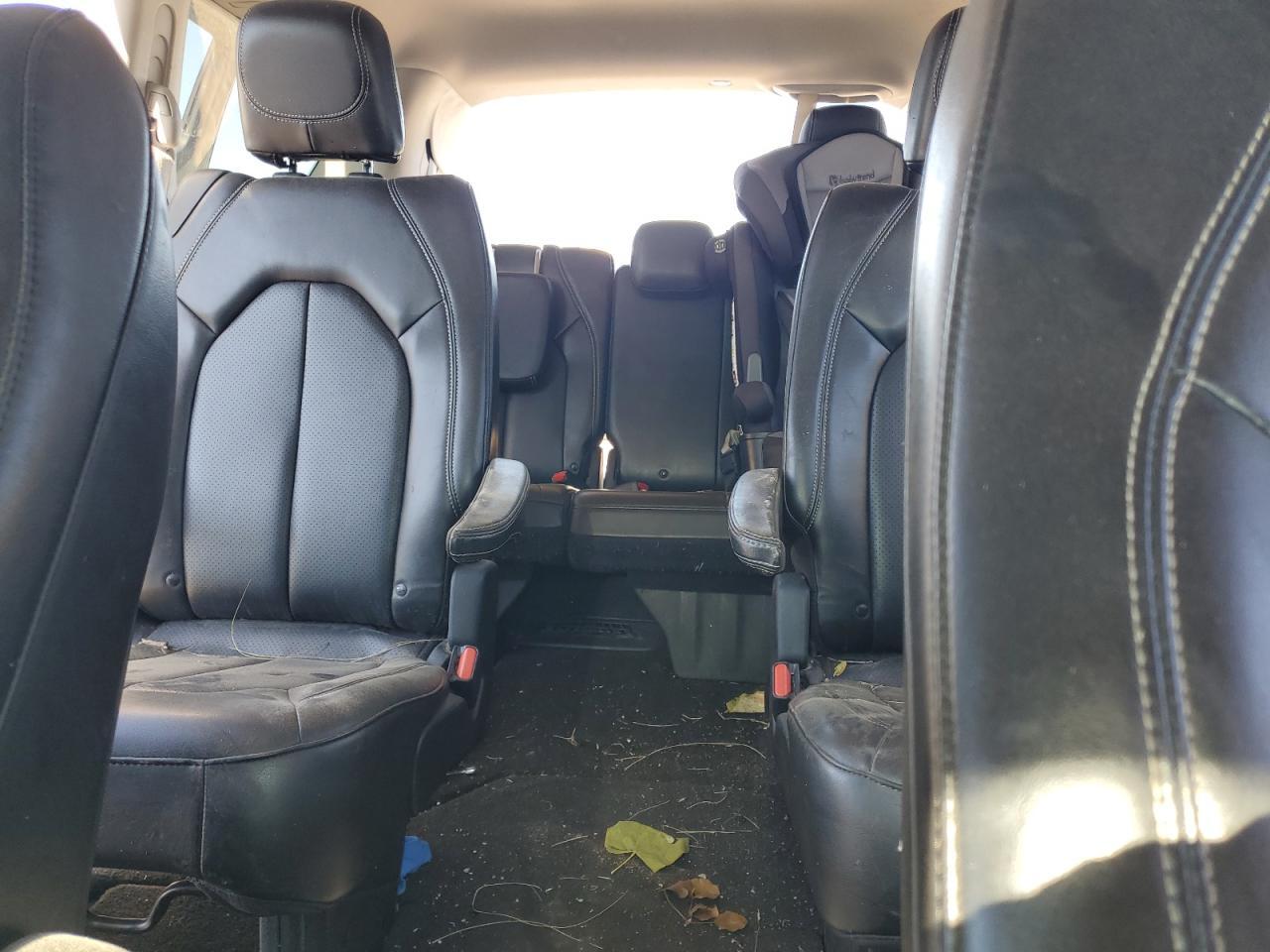 2020 CHRYSLER Voyager