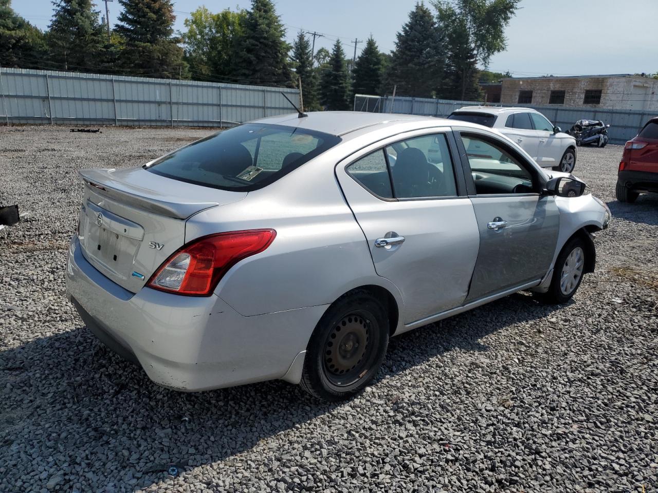 2016 NISSAN VERSA