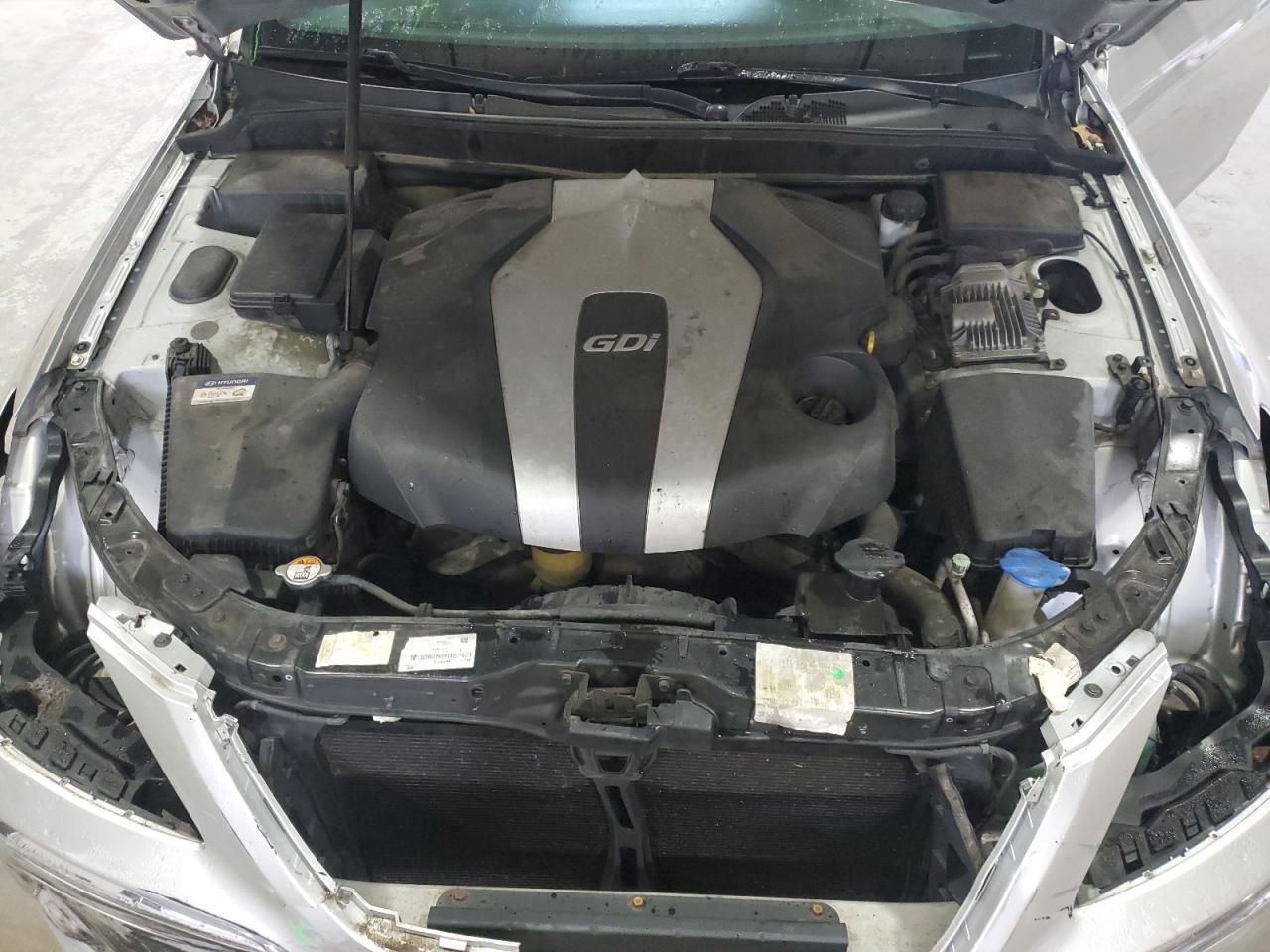 2013 HYUNDAI GENESIS