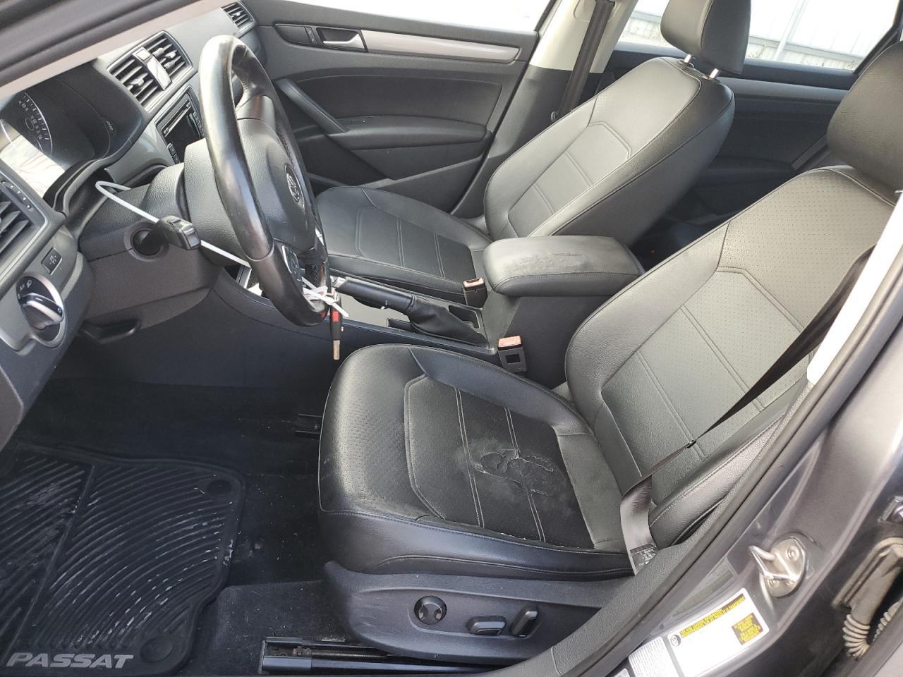 2015 VOLKSWAGEN Passat