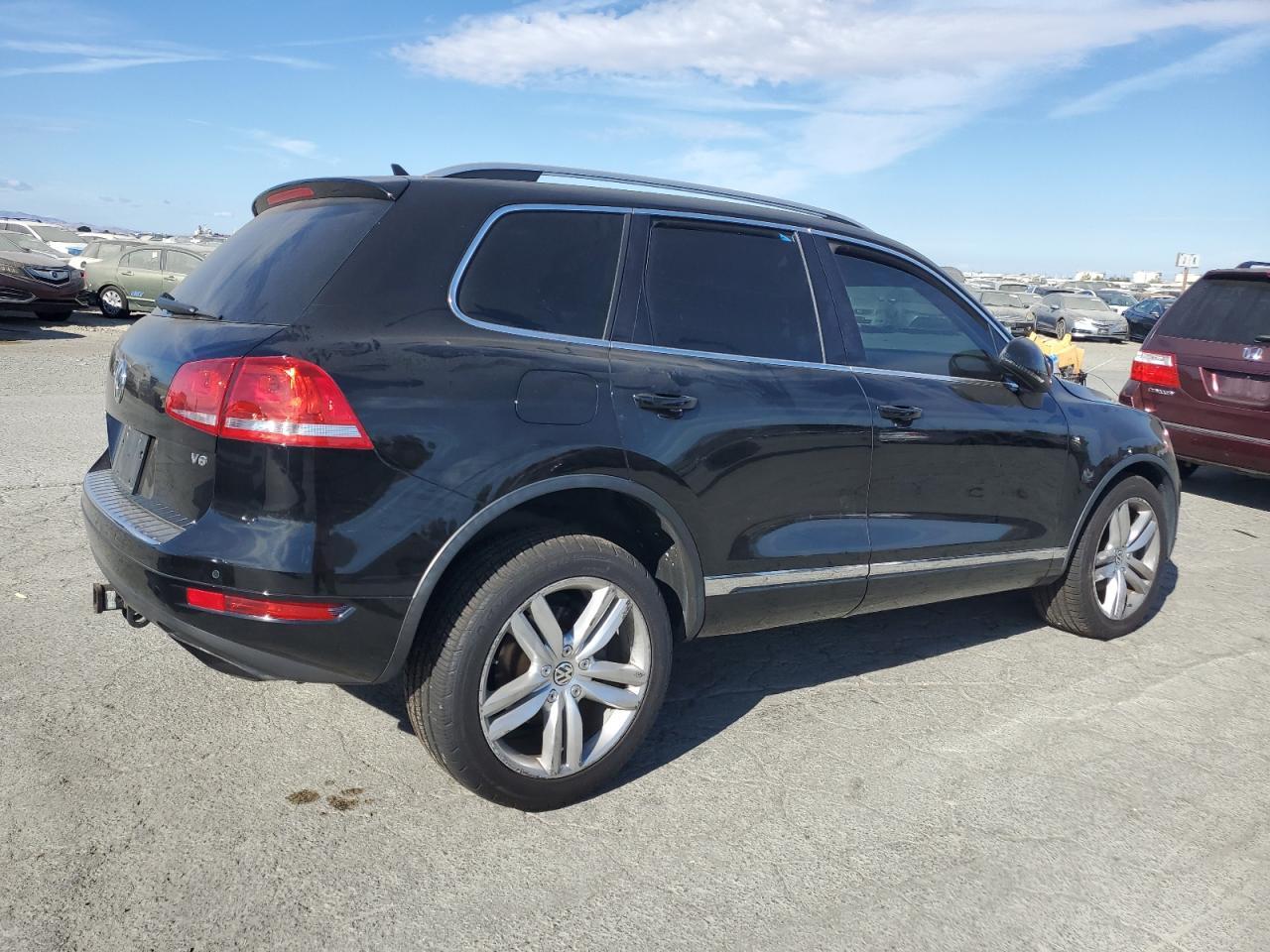 2012 VOLKSWAGEN Touareg