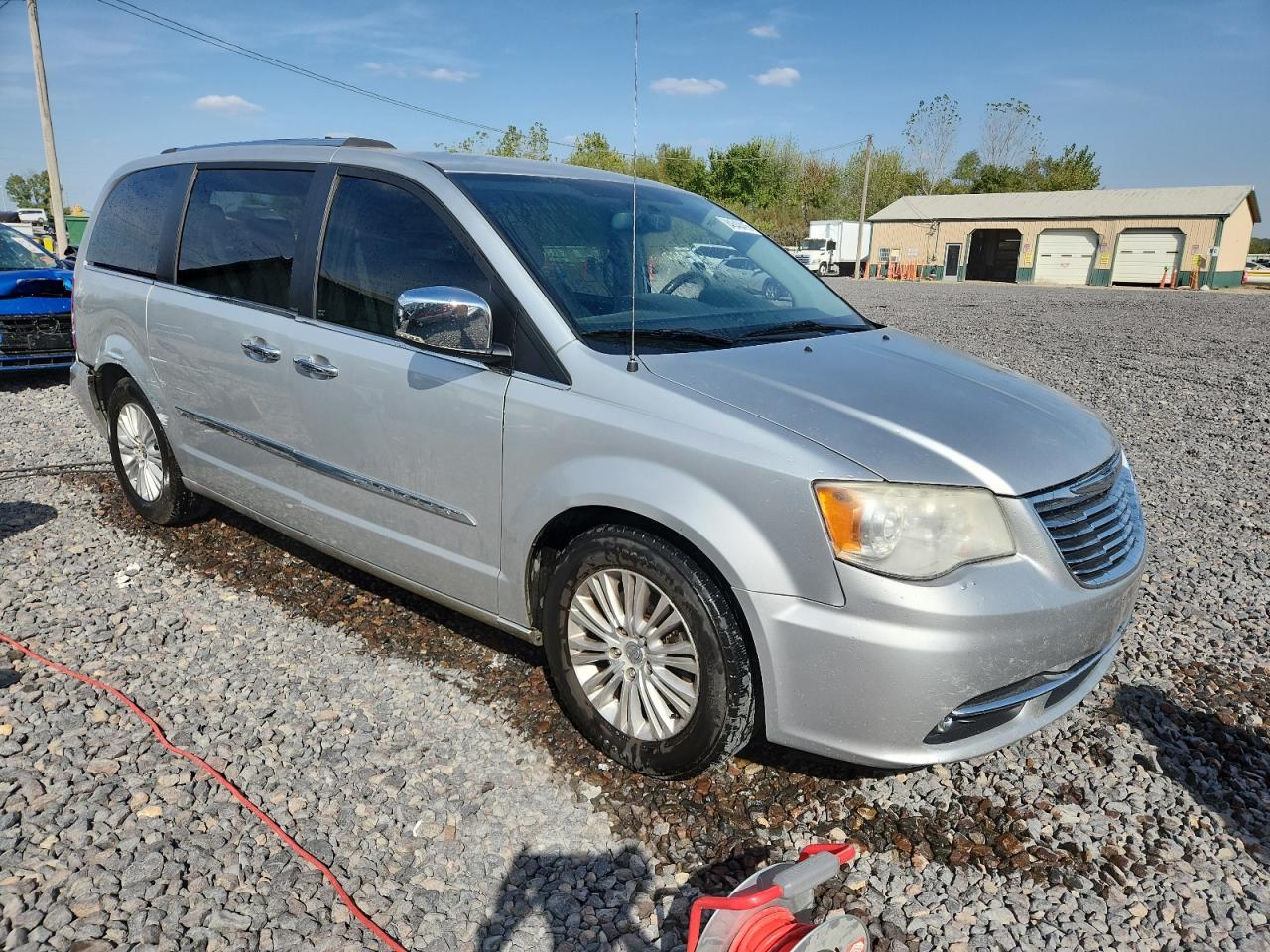 2012 CHRYSLER Town & Country
