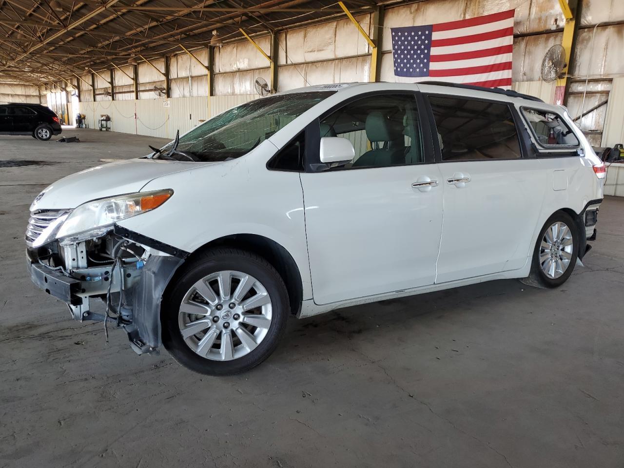 2011 TOYOTA SIENNA