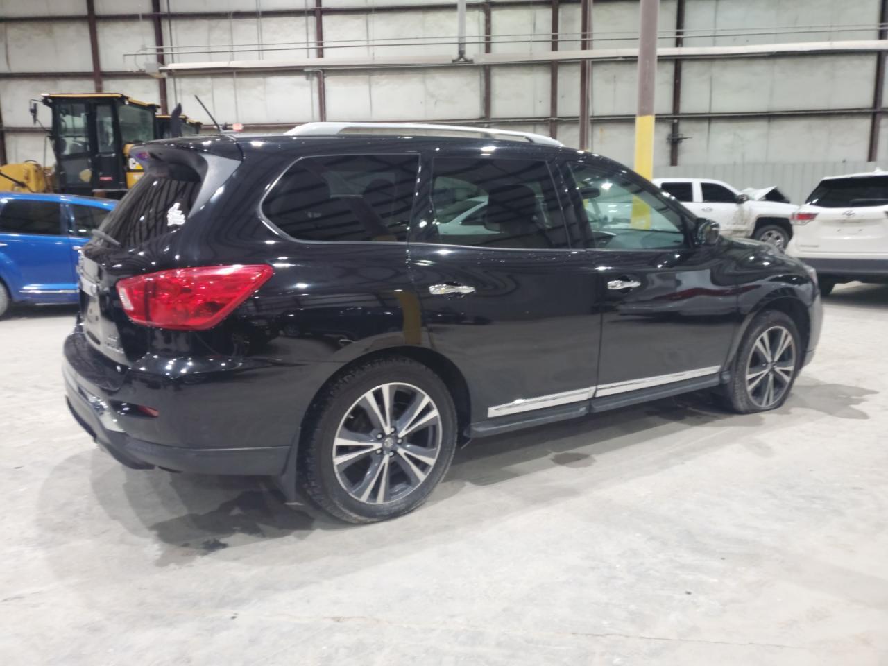 2017 NISSAN PATHFINDER
