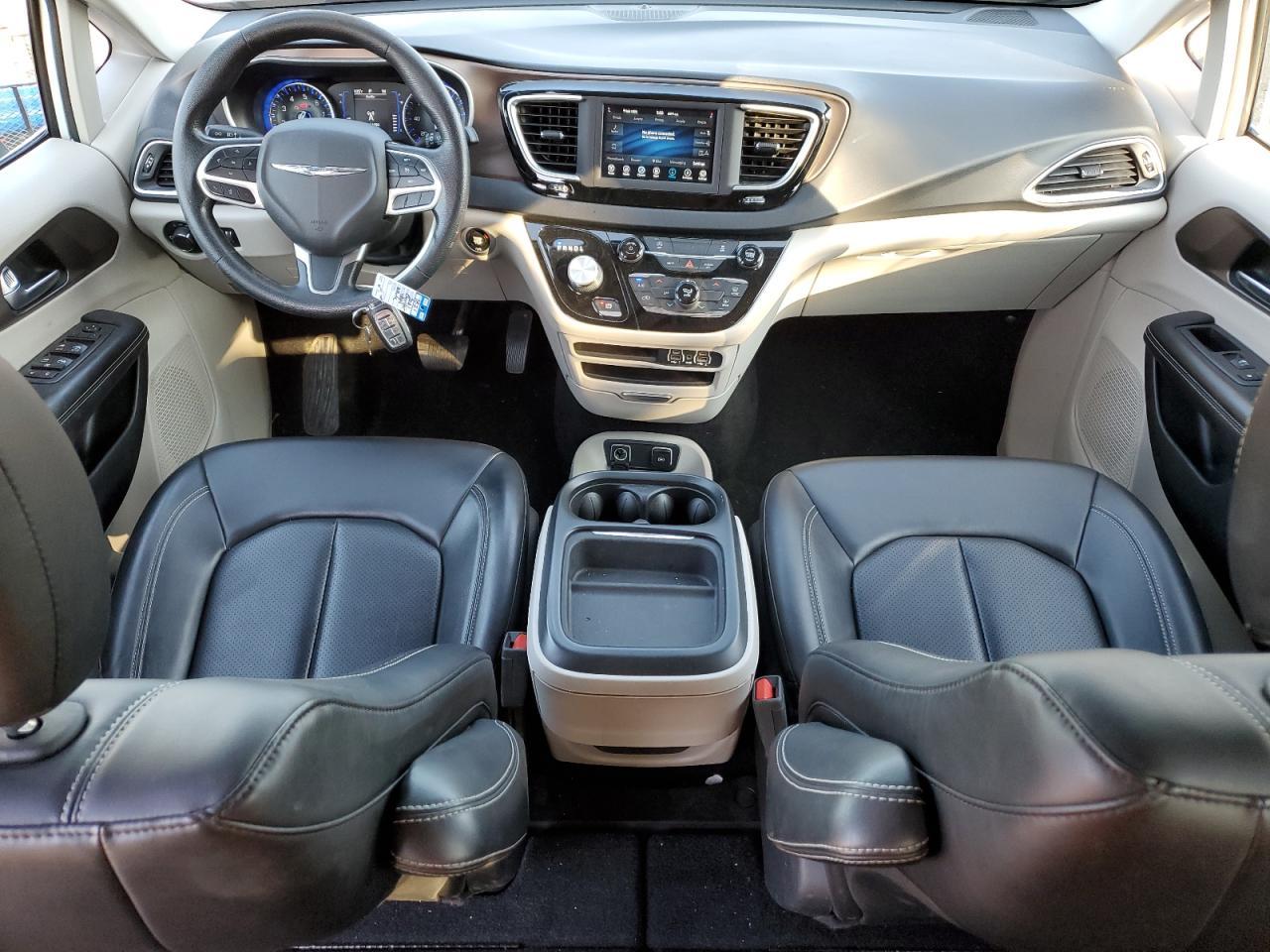2021 CHRYSLER Voyager