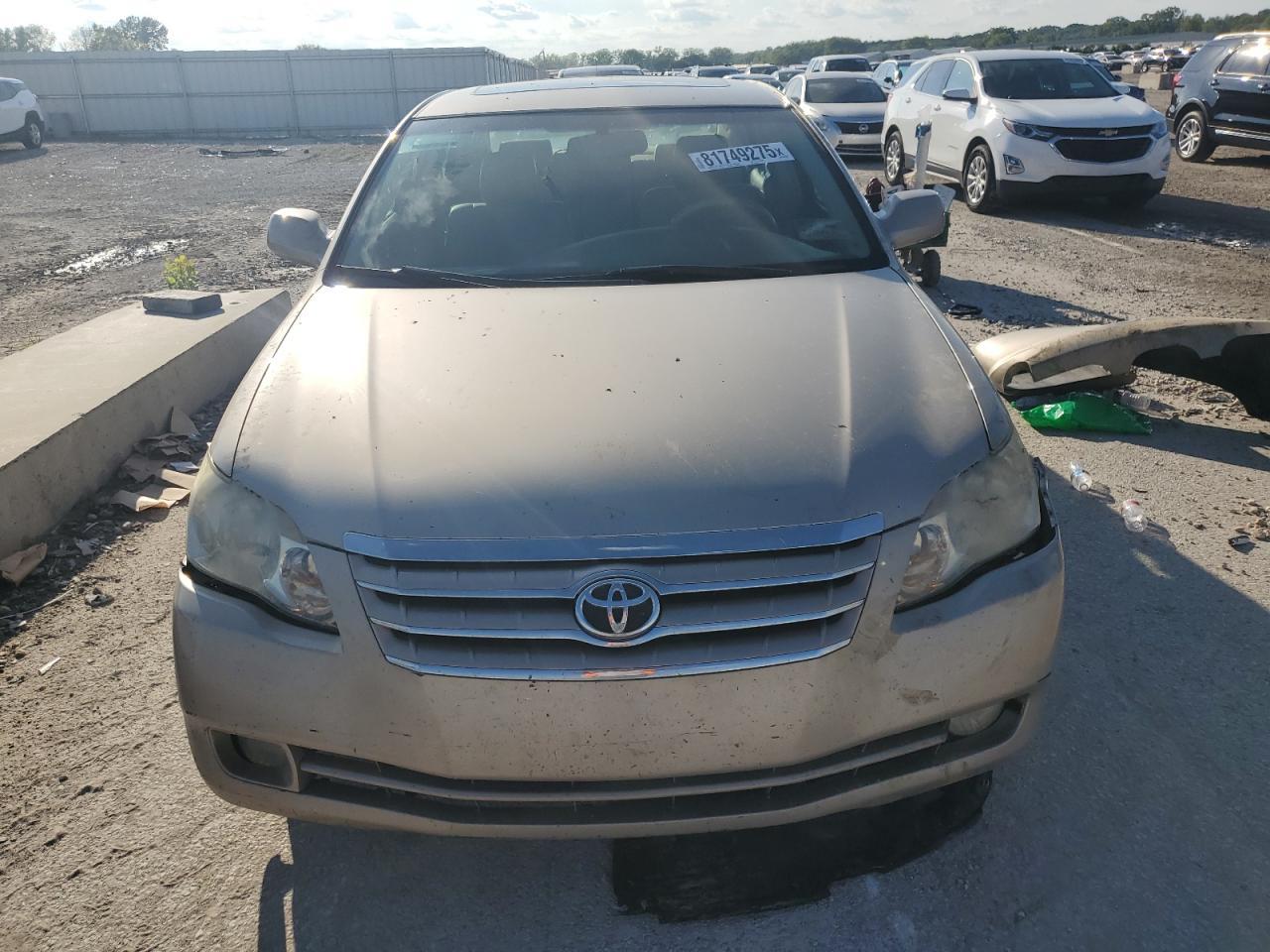 2005 TOYOTA Avalon